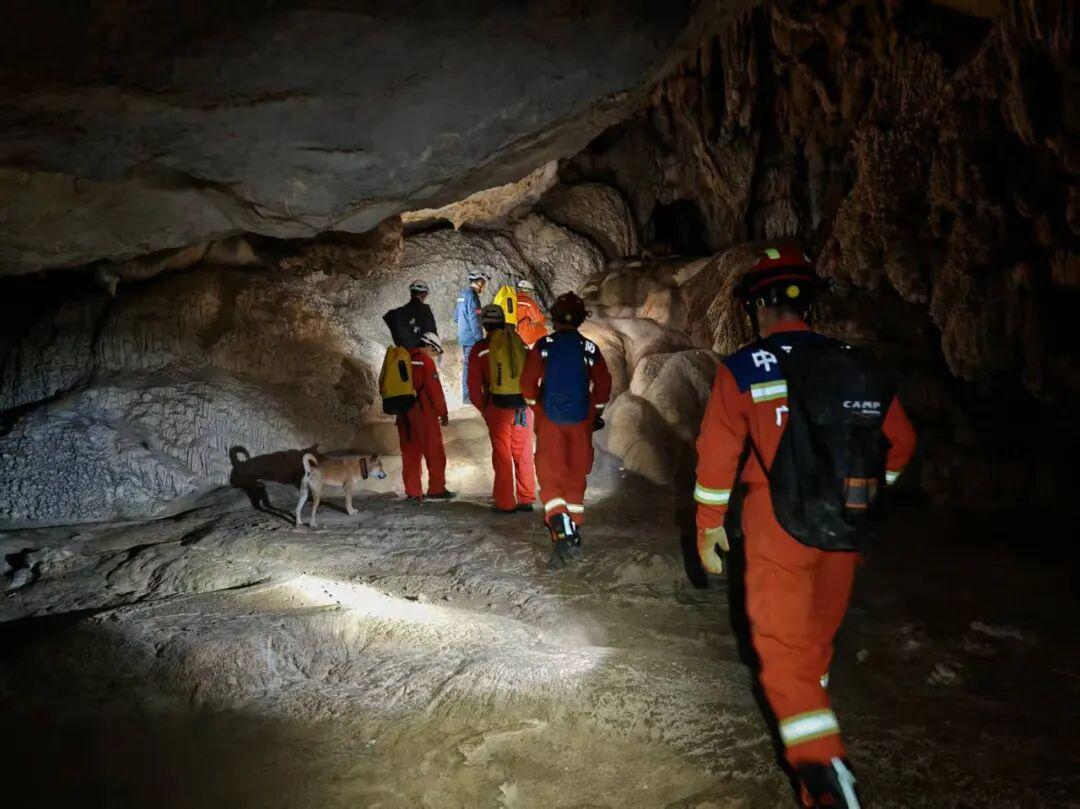 救援人員需要大量人力物力拯救失蹤人士。