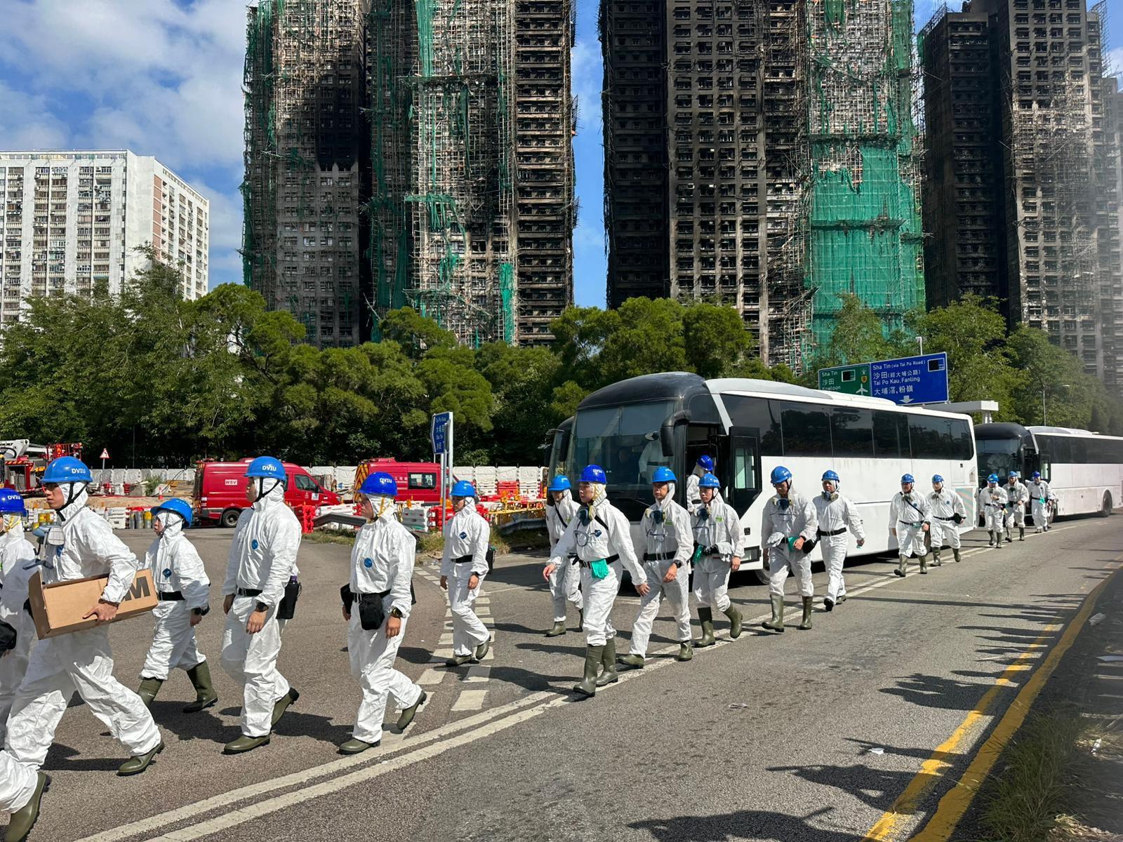 大埔宏福苑五級火造成多人死傷,在大廈內還有多具未辨識身份的遺體,警方災難遇害者辨認組今日進入現場搜索。