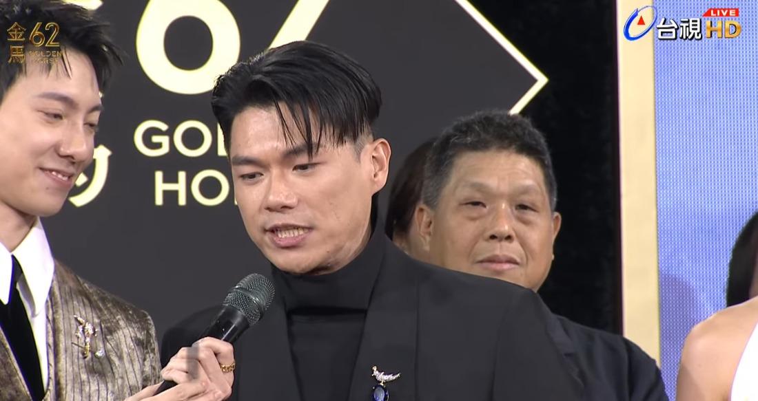 柯煒林笑說有抱抱父母望能沾上幸運