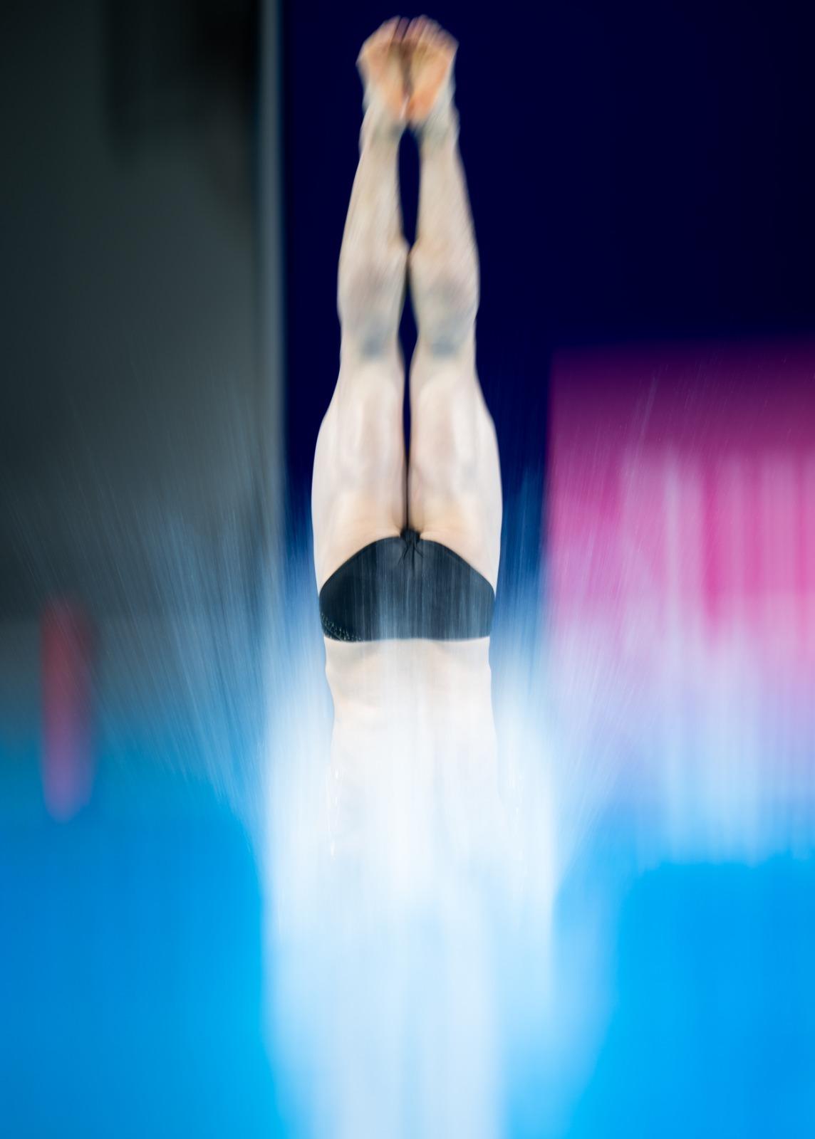 全運會跳水男子雙人10米台金牌得主練俊傑,被網民大讚側面似劉俊謙。(新華社)