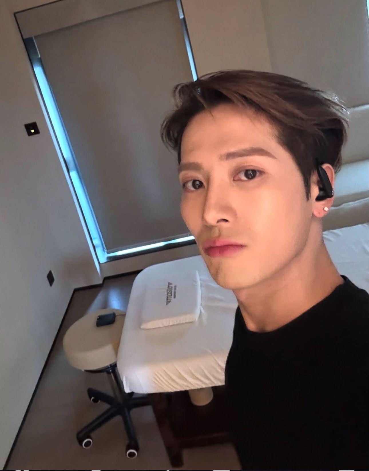 王嘉爾亦宣布透過東華三院捐出100萬助火災同胞。