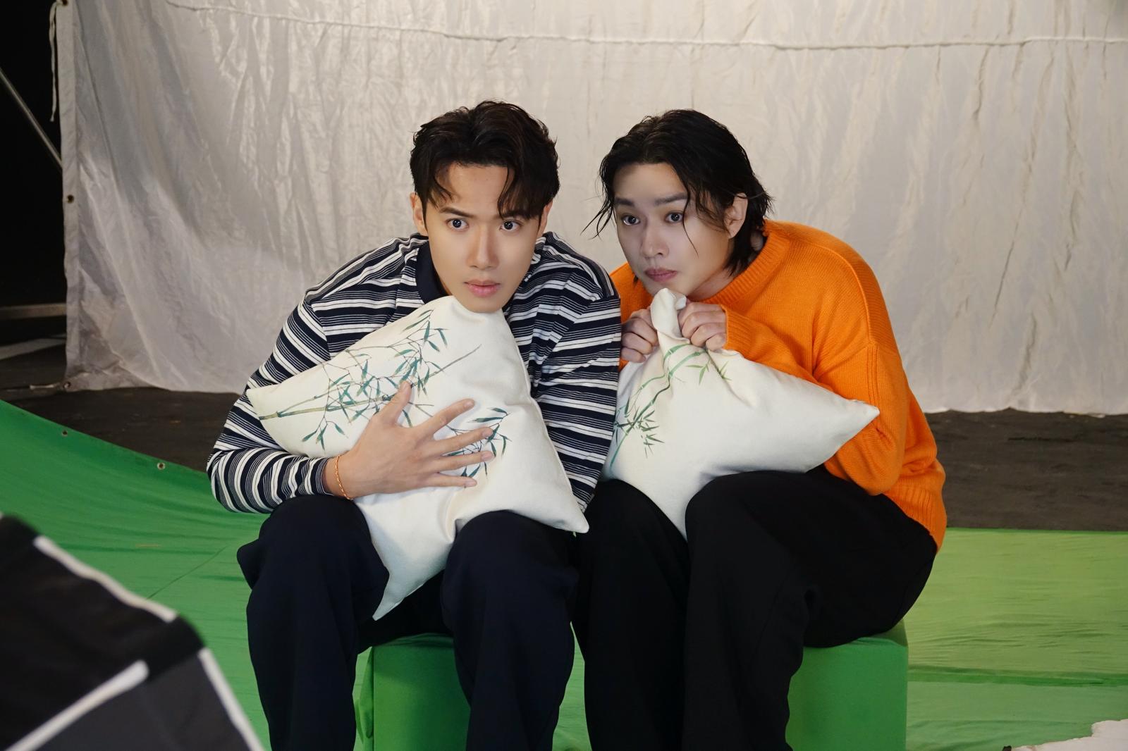 MIRROR七周年新團歌《DNA is U》MV,Jer和Stanley還原「電視節目有好多種」經典廣告。