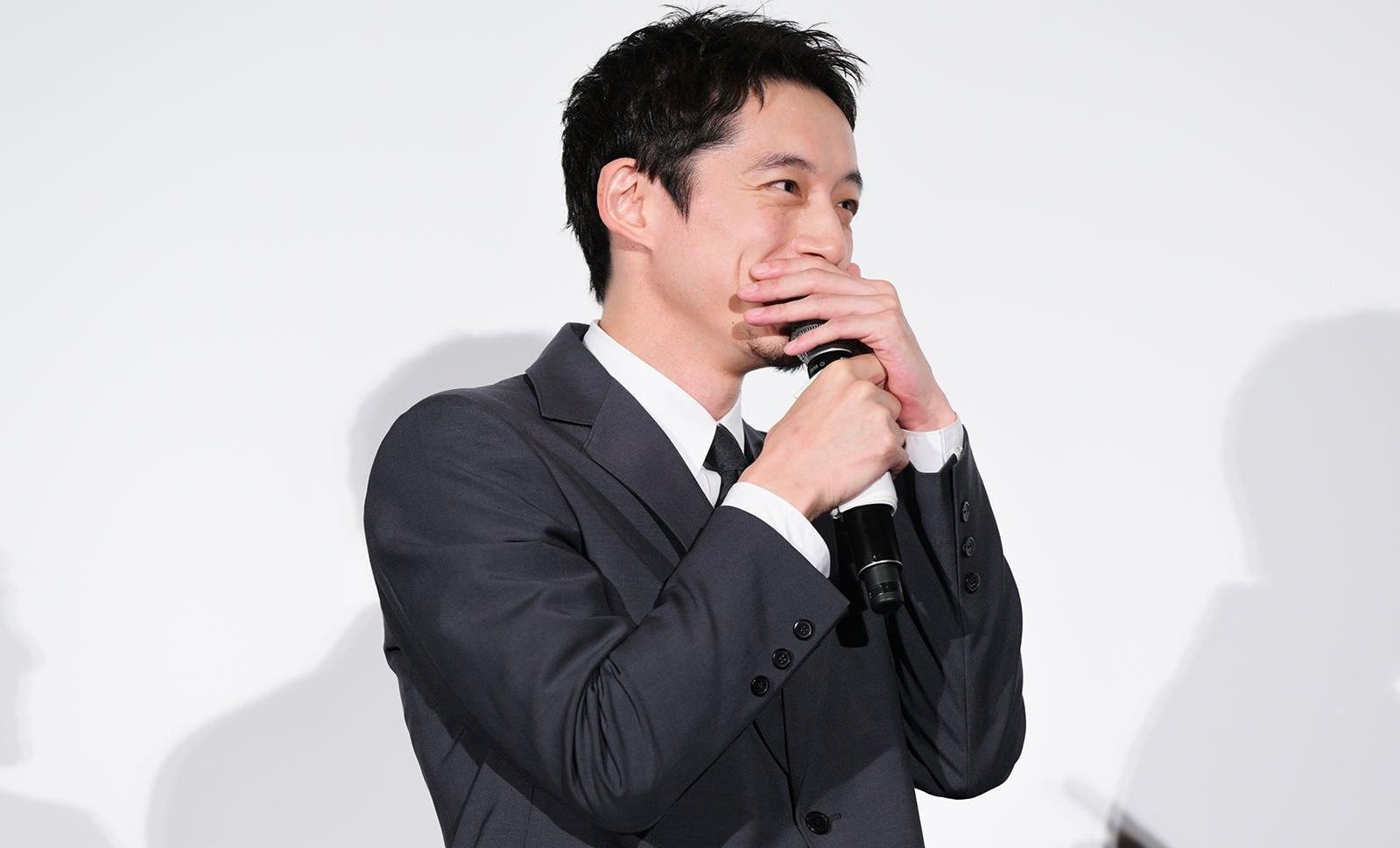 坂口健太郎昨日轉look現身,宣傳新戲《盤上的向日葵》。