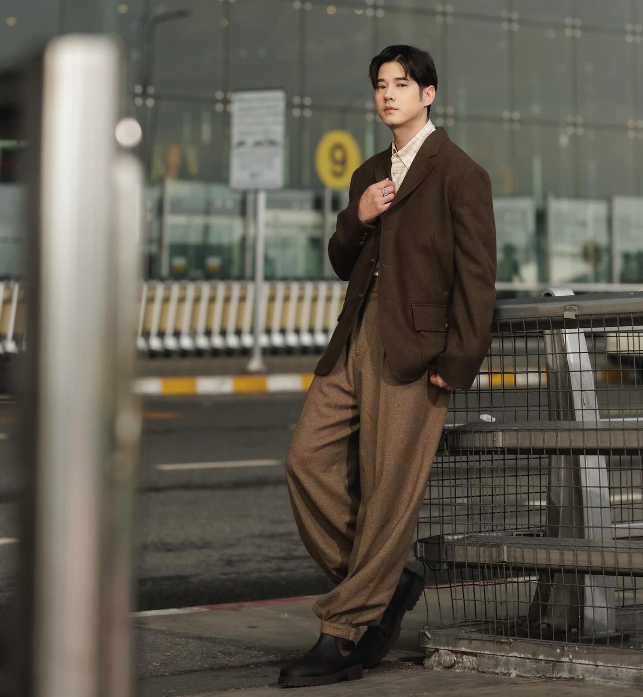 Mario Maurer今日出發來港前在泰國機場打卡。