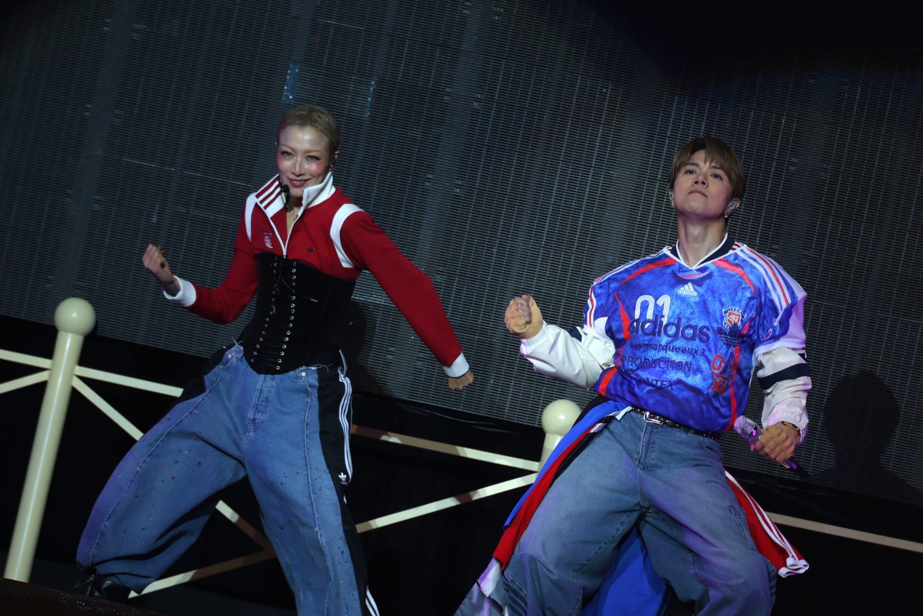 鄭秀文Sammi與張敬軒《Most Wanted 》拉闊音樂會,跳唱《致我們的夢想》掀序幕。(林俊源攝)