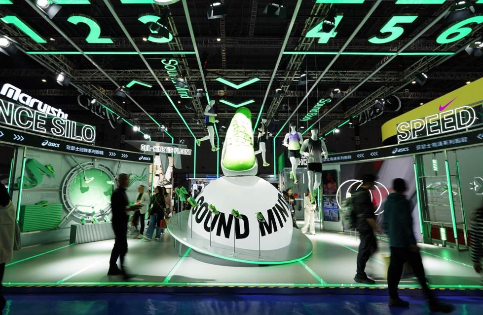 圖為近日舉行的第八屆中國國際進口博覽會消費品展區。(新華社)