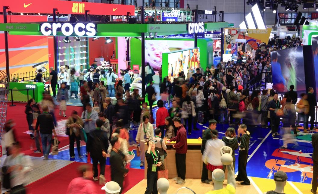 圖為近日舉行的第八屆中國國際進口博覽會消費品展區。(新華社)