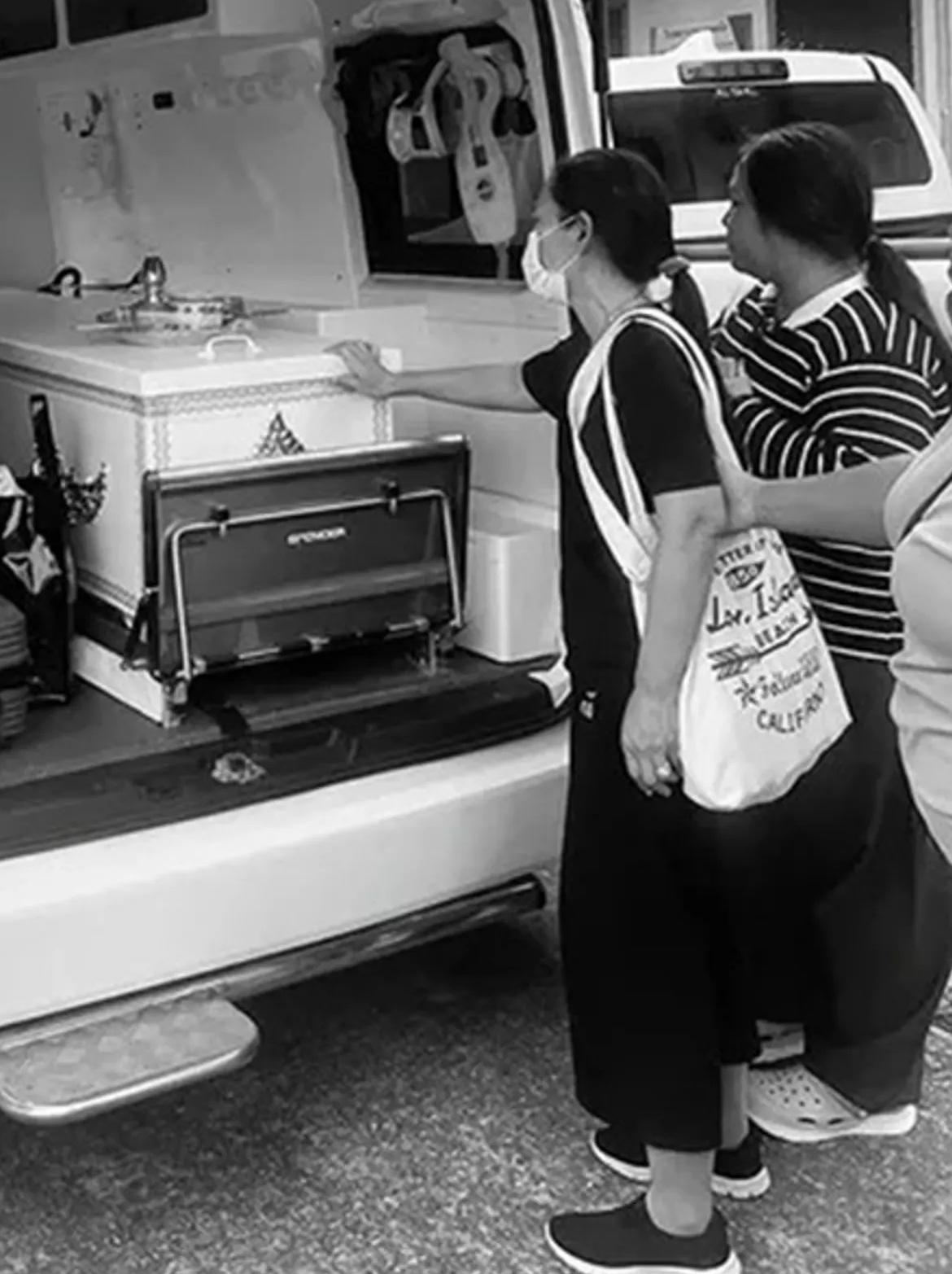 吉拉瓦迪遺體運回家鄉四色菊府安葬。(互聯網)