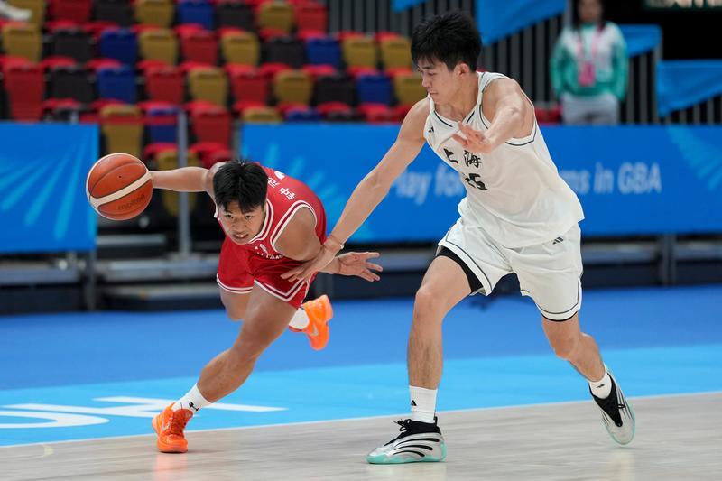 全運會|香港主場出戰男子籃球U22小組賽 首仗不敵上海。(新華社)