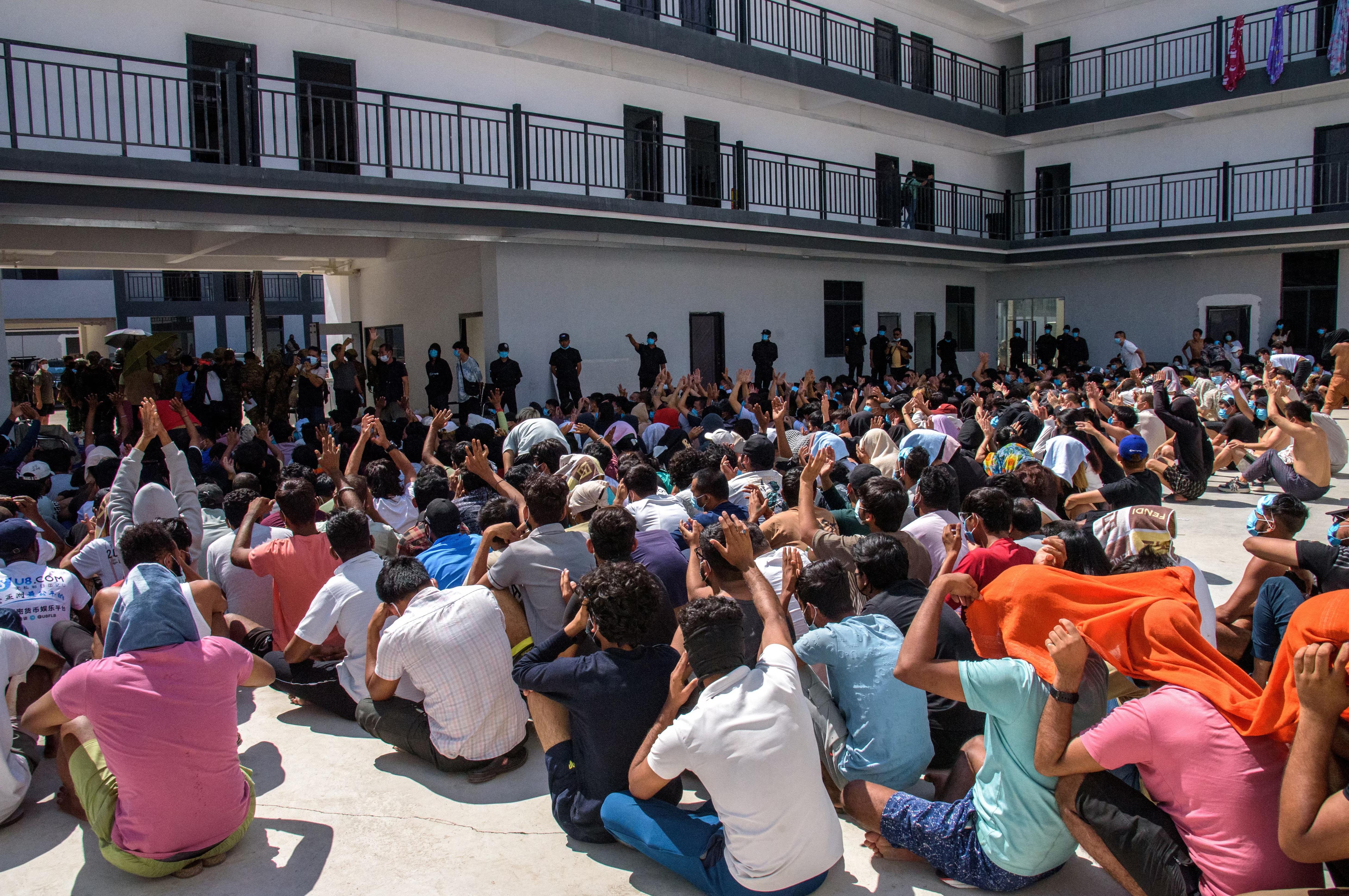 緬甸軍方今年較早時掃蕩KK園的詐騙中心,拘捕大批在內工作的人。(資料圖片)