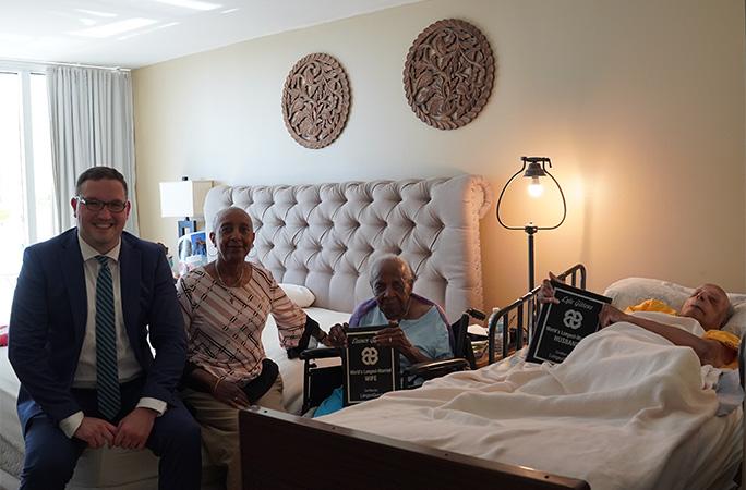 Eleanor Gittens和Lyle Gittens分別107歲和108歲,合計216歲又132天。(健力士世界紀錄官網)