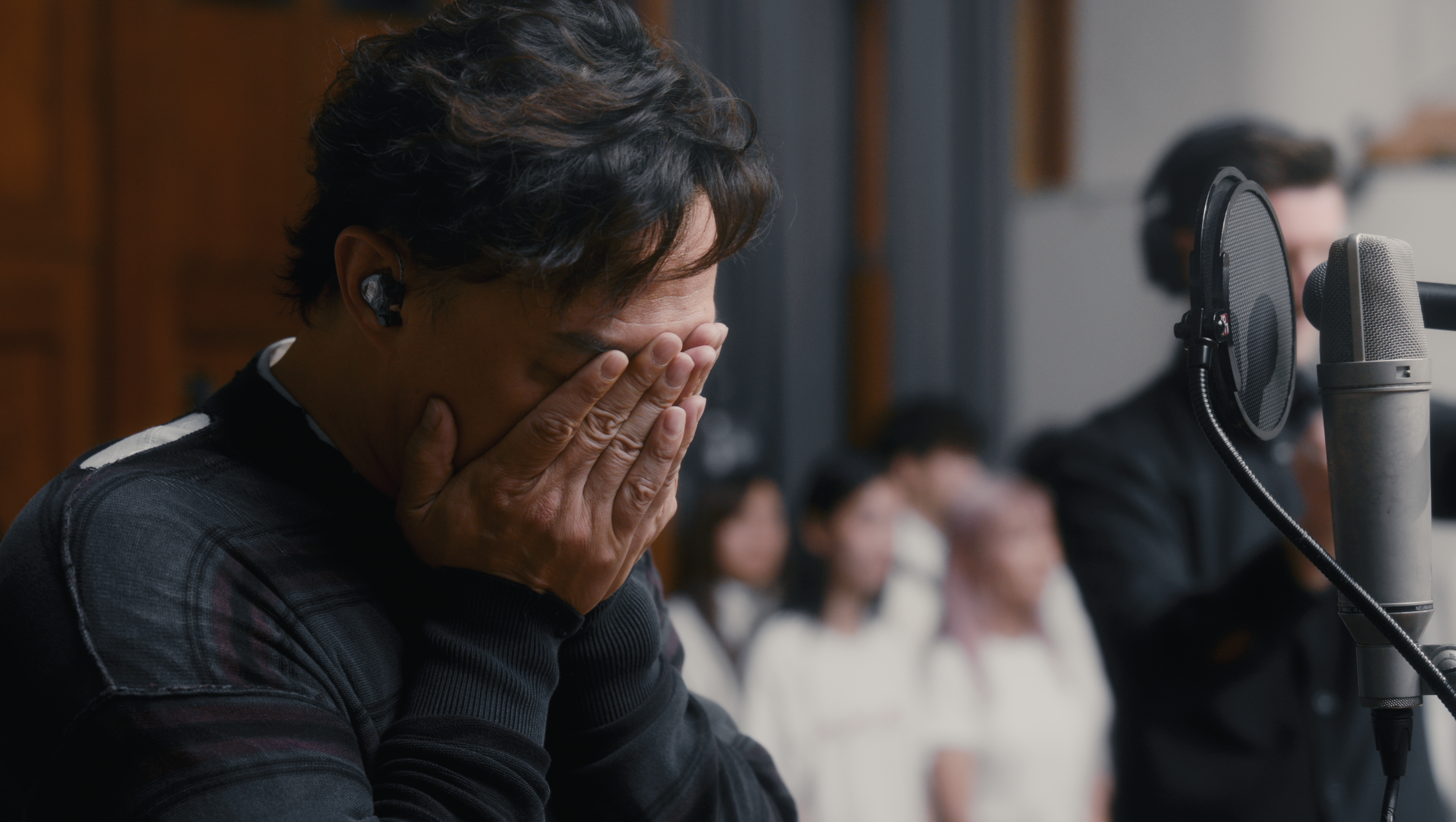 陳奕迅在錄音現場感動落淚。