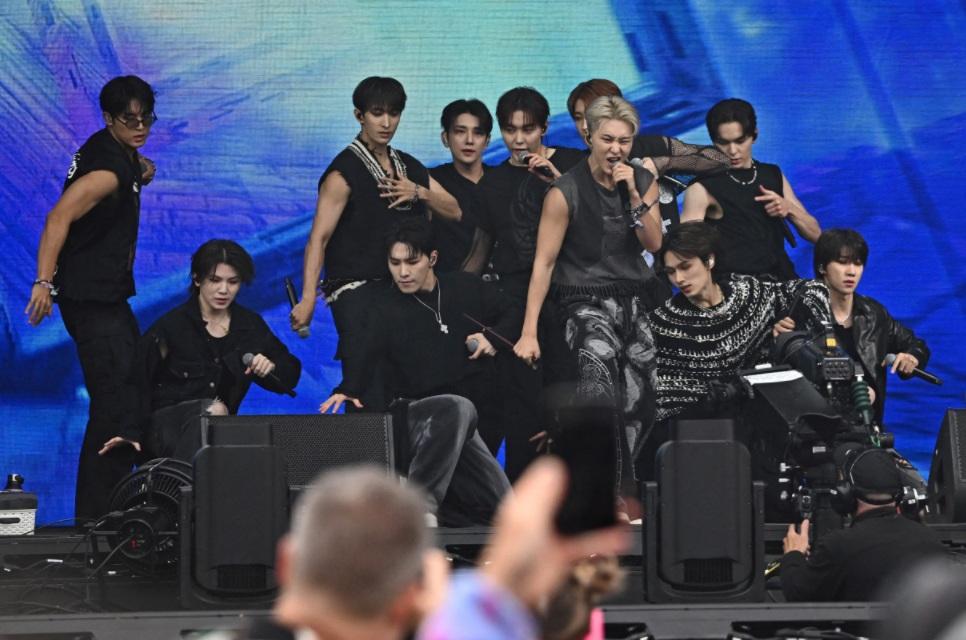 圖為K-Pop人氣男子組合「SEVENTEEN」。(資料圖片)