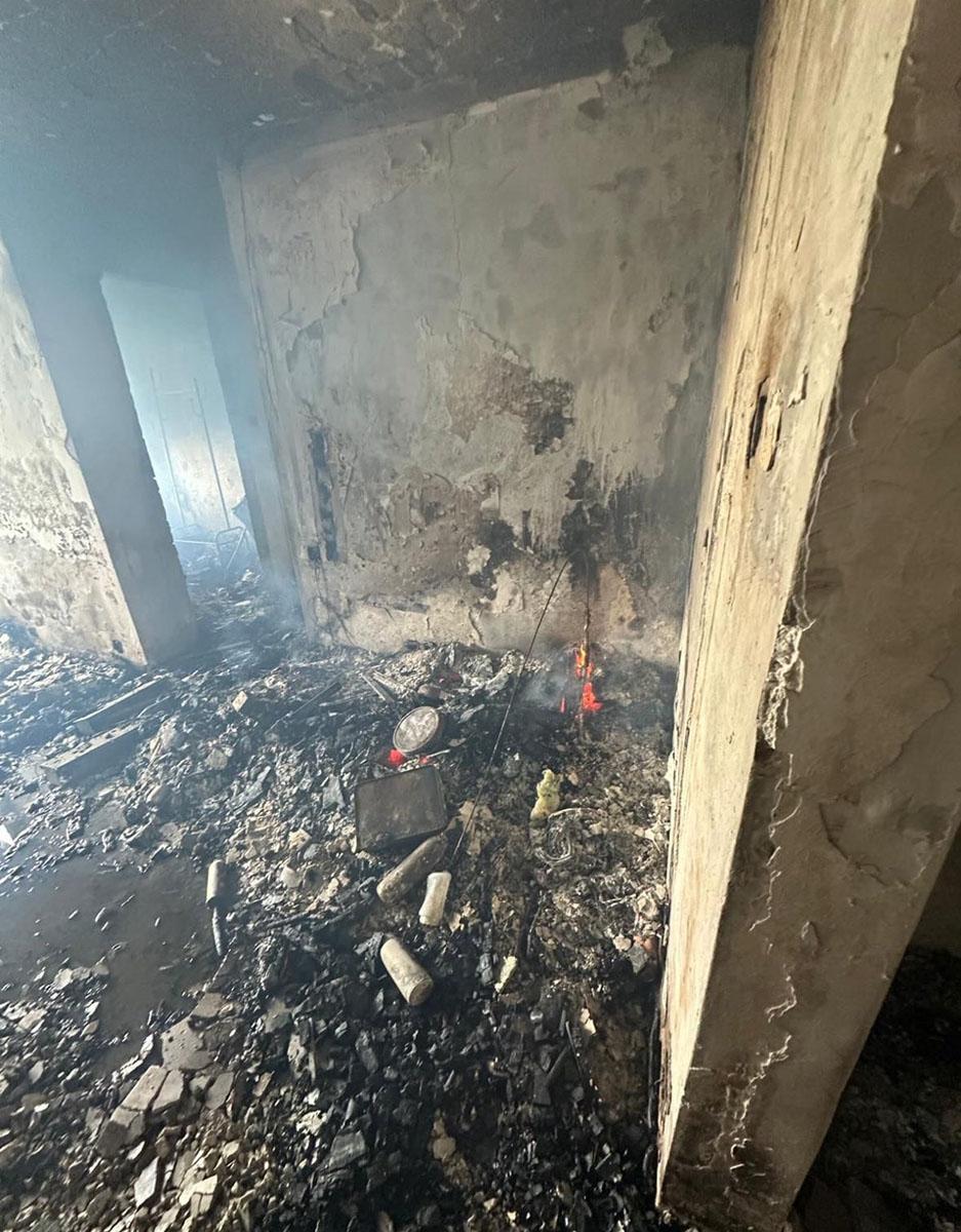 大埔宏福苑五級火發生後,部分單位內部已燒至滿目瘡痍。(網上圖片)