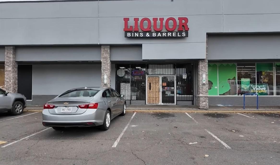 事發的酒類商店。(互聯網)