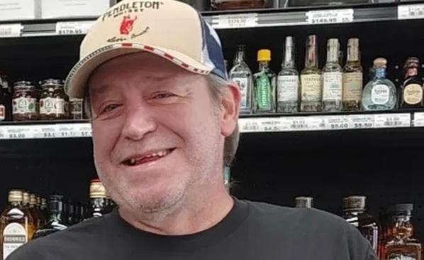 事件中心臟病發去世的店員賈森。(互聯網)