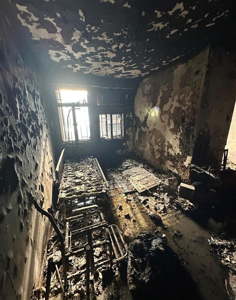 大埔宏福苑五級火發生後,部分單位內部已燒至滿目瘡痍。(網上圖片)