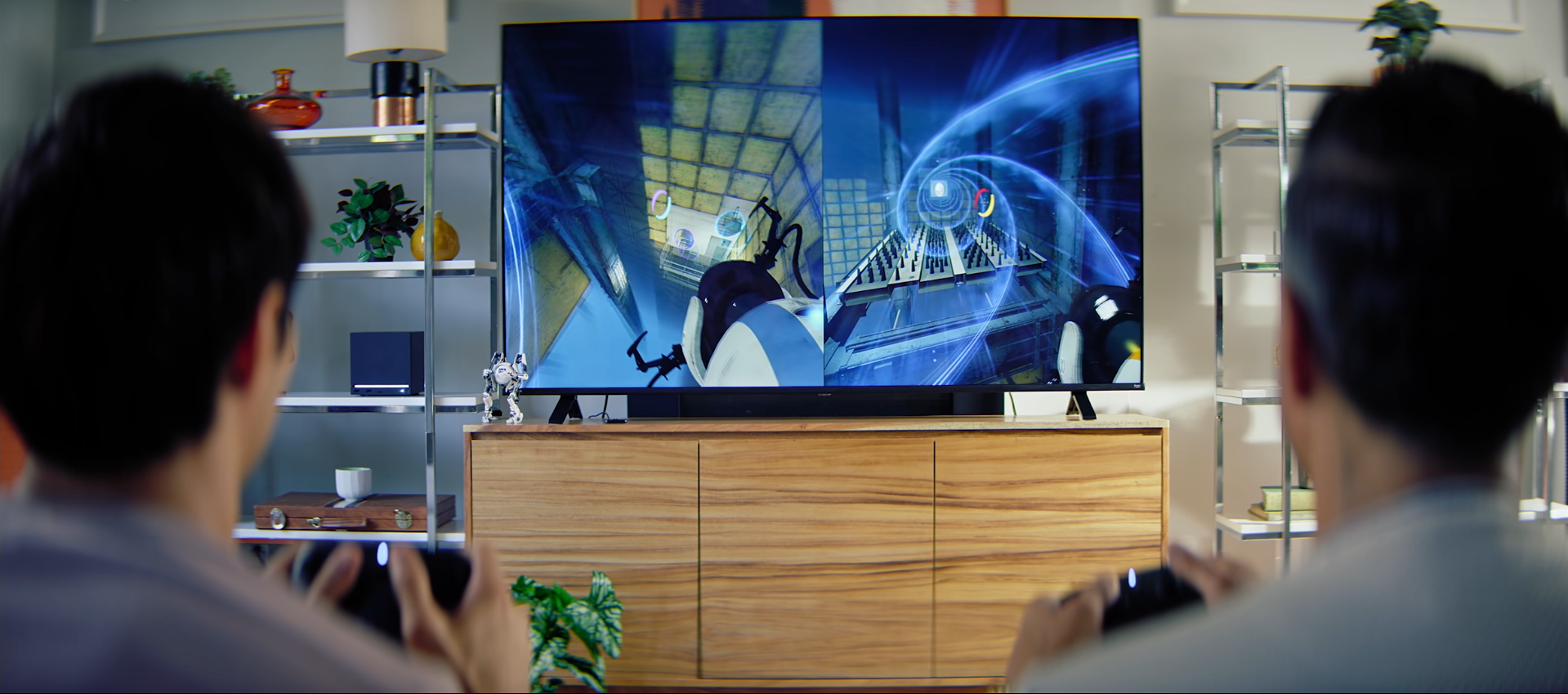 Steam Machine可接駁電視供二人一同遊玩。