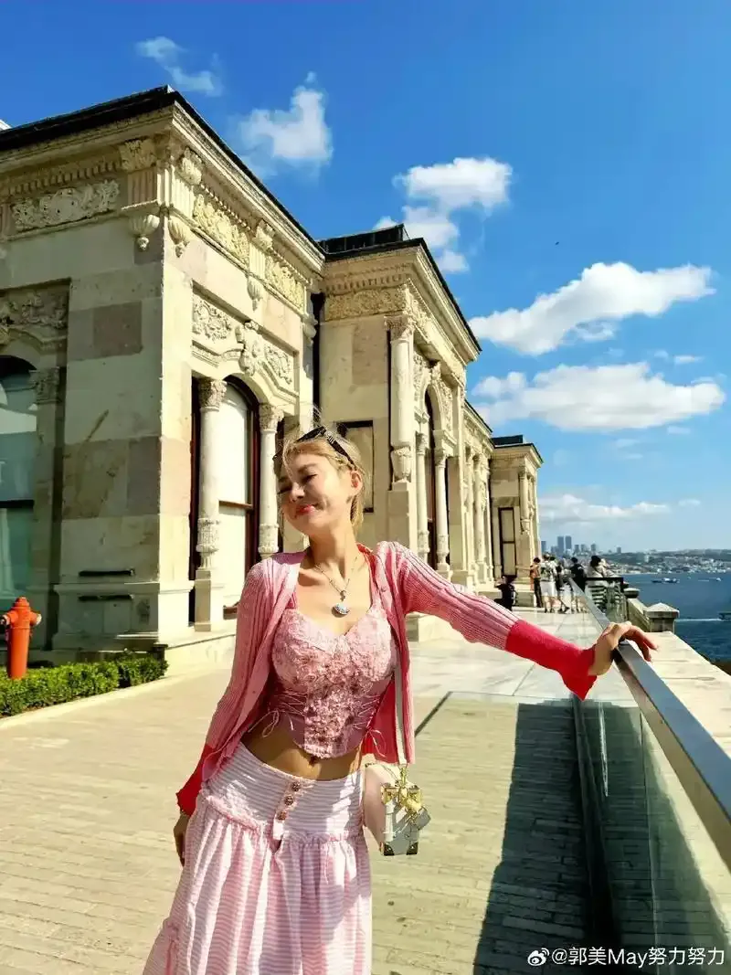 「初代網紅」的郭美美。