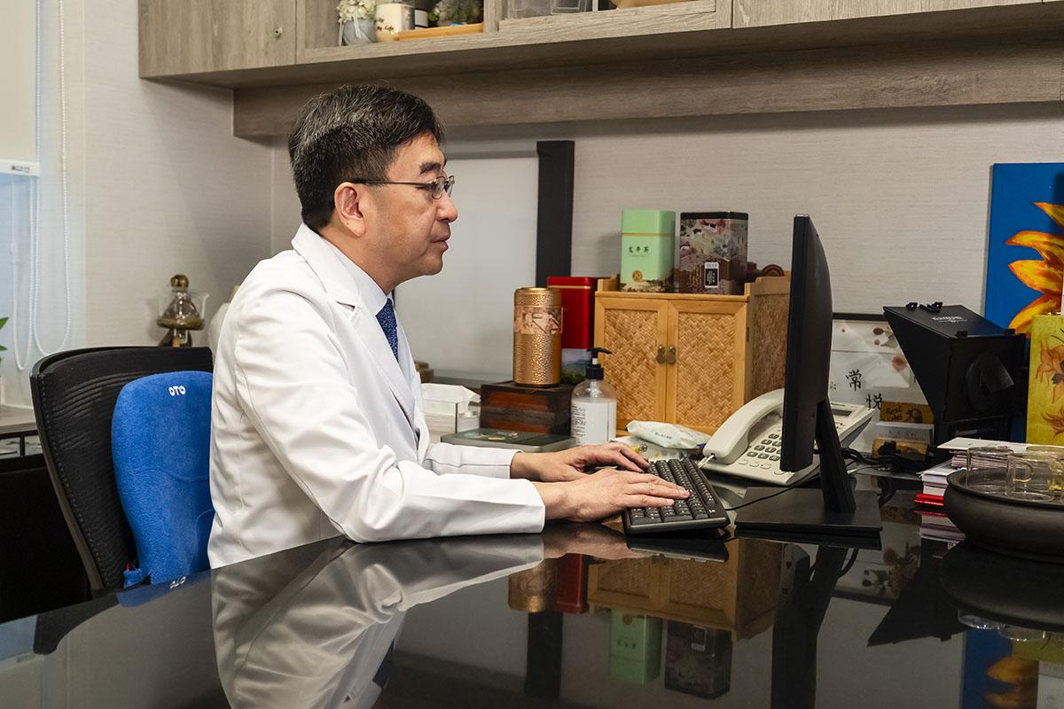 樹仁大學形容高永文對社會貢獻卓著。(仁大提供)