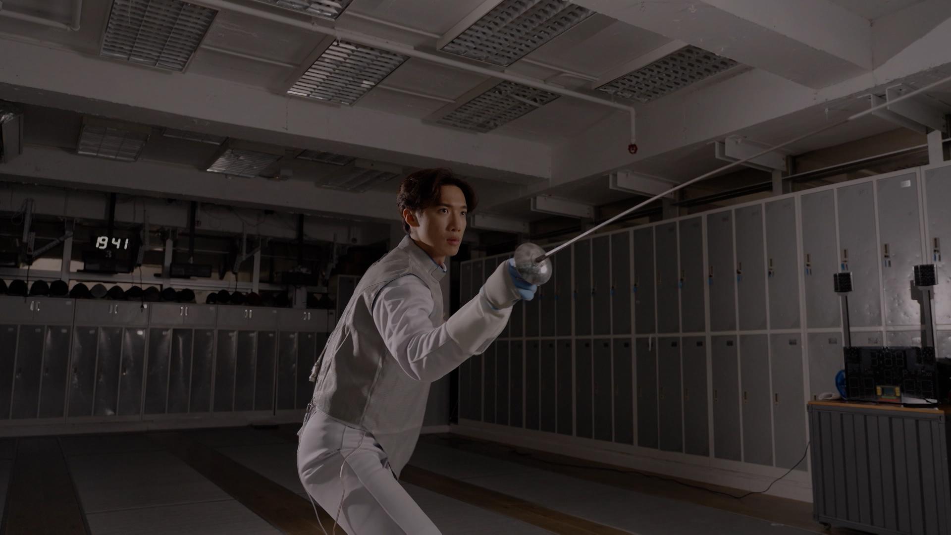 「鷹小組」STANLEY@MIRROR穿起劍擊裝備。