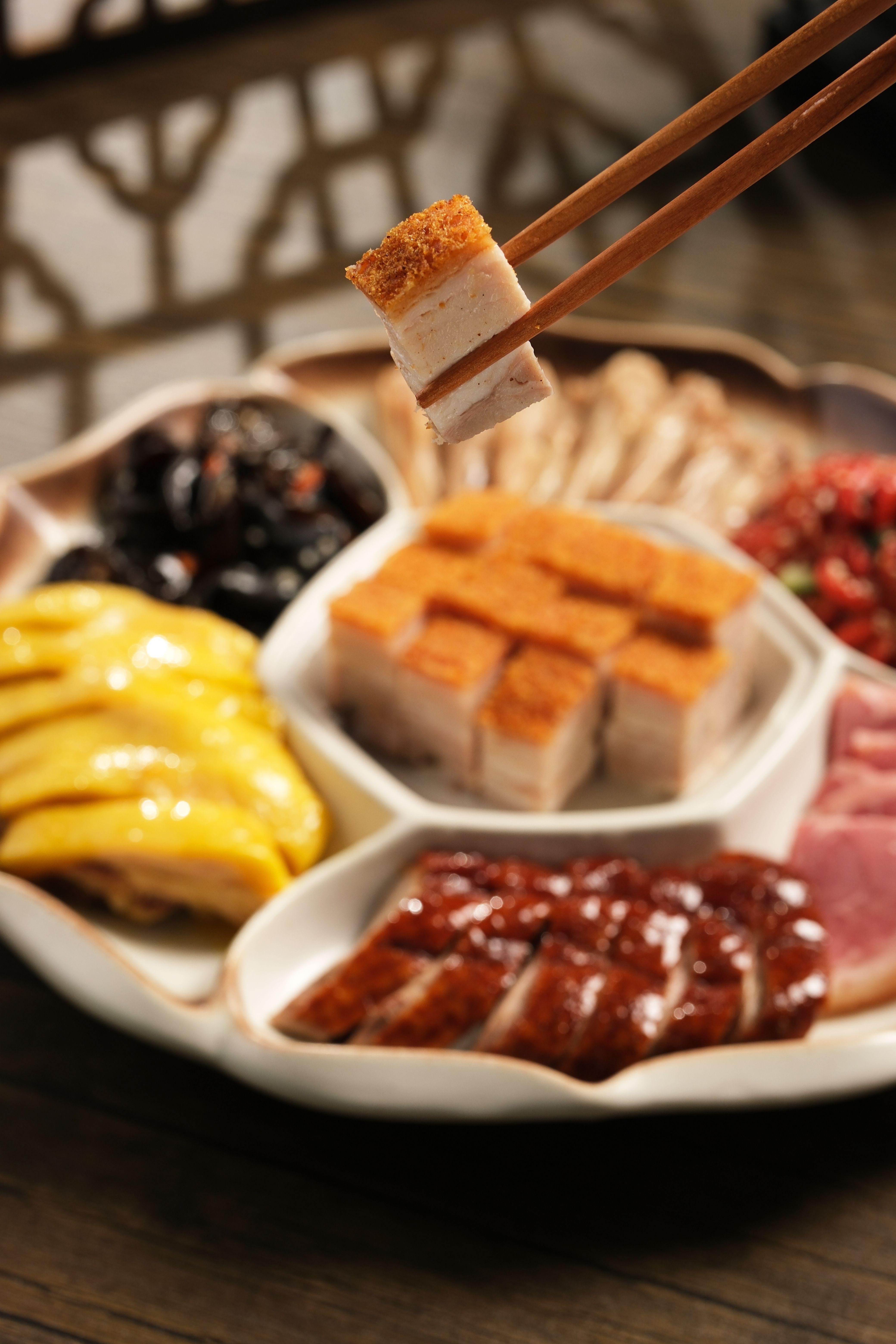 五層脆腩燒味拼盤 (2.5磅) 加配價: $298