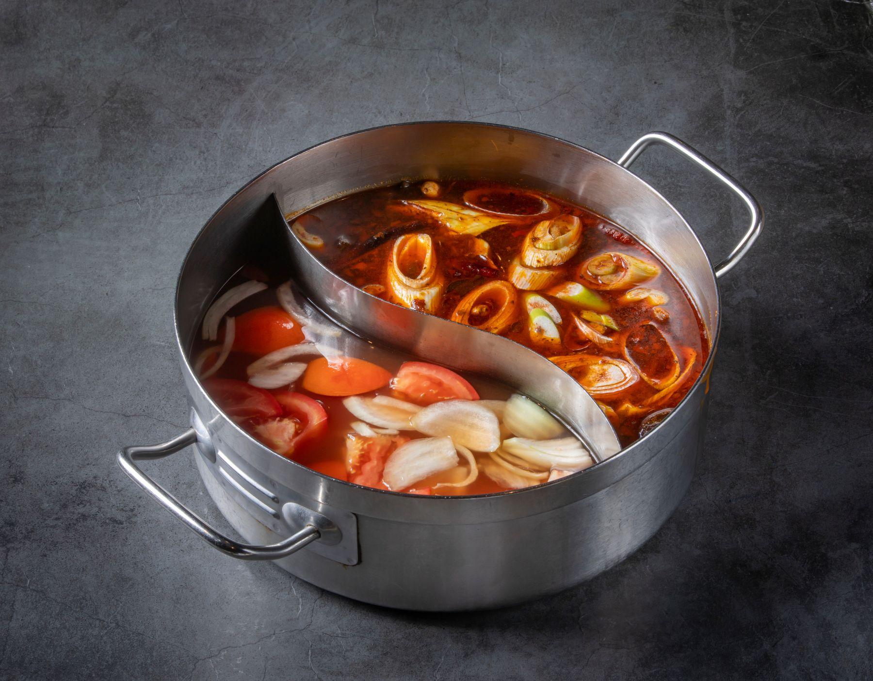 台式麻辣鍋+西紅柿洋葱鍋 (鴛鴦鍋)