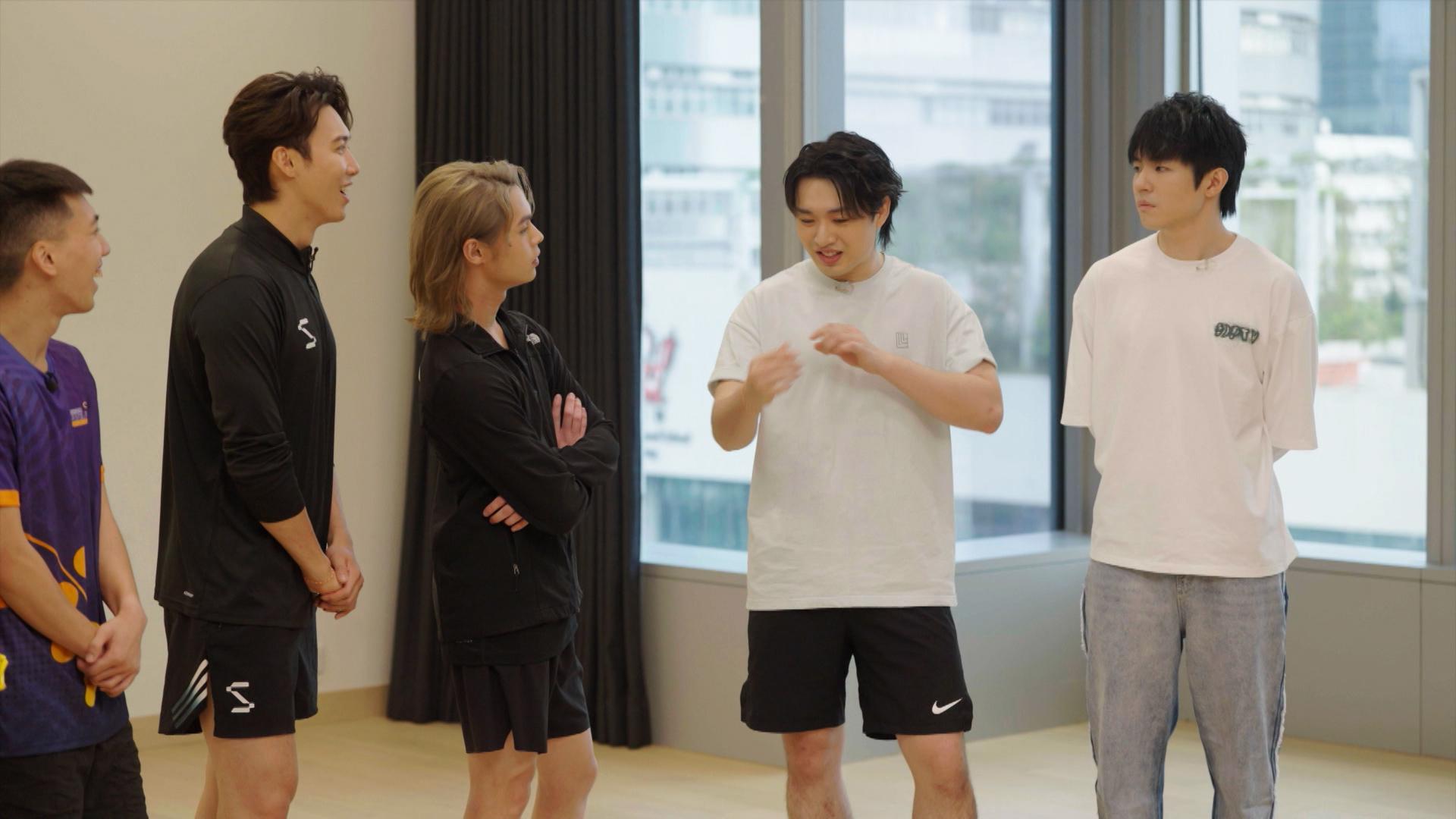 Ian、Jer、Stanley和Tiger學花式跳繩。