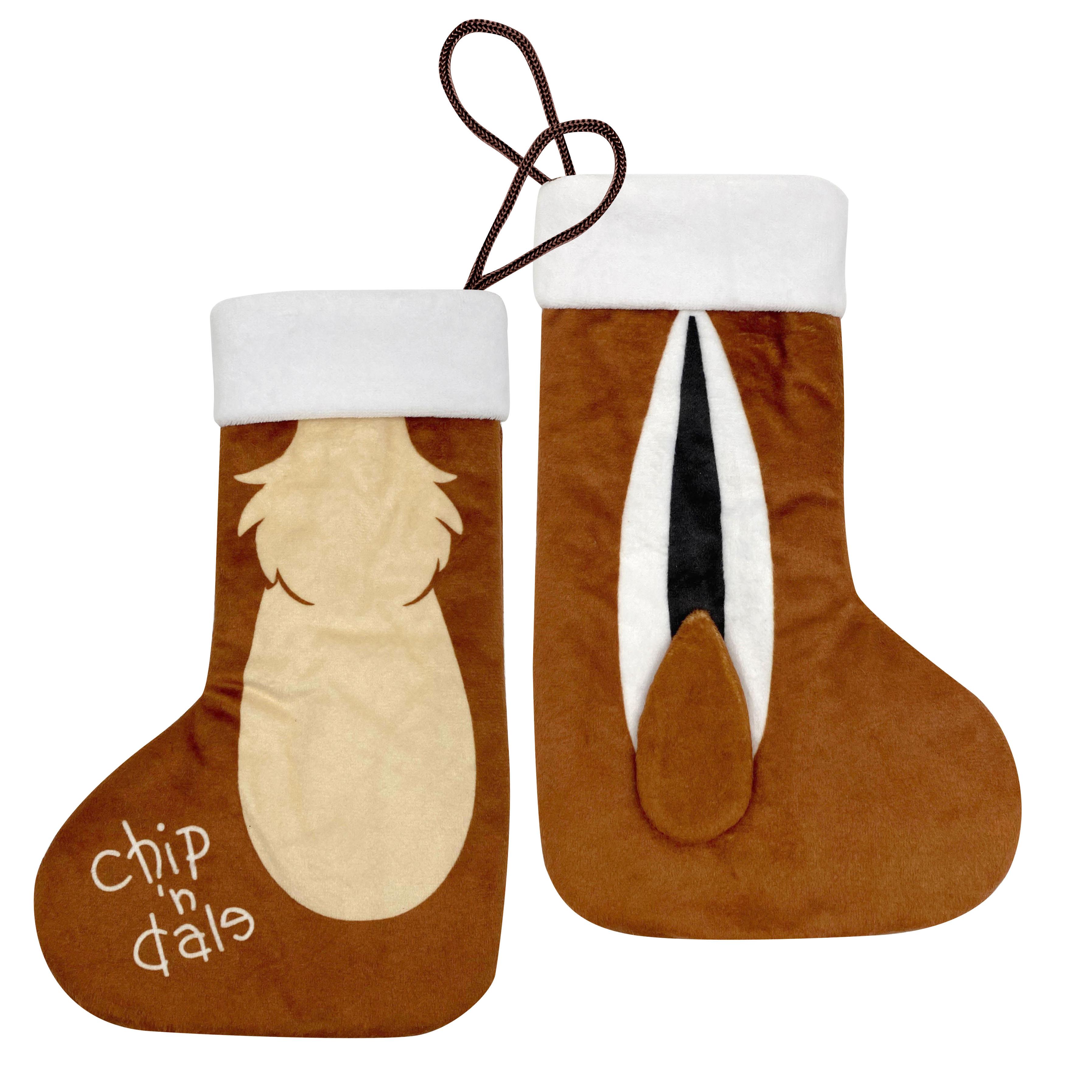 惠顧「聖誕除夕套餐」,即送Chip 'n' Dale 主題聖誕襪、公仔襟針各一個 (或主題購物袋)及聖誕版木襟章