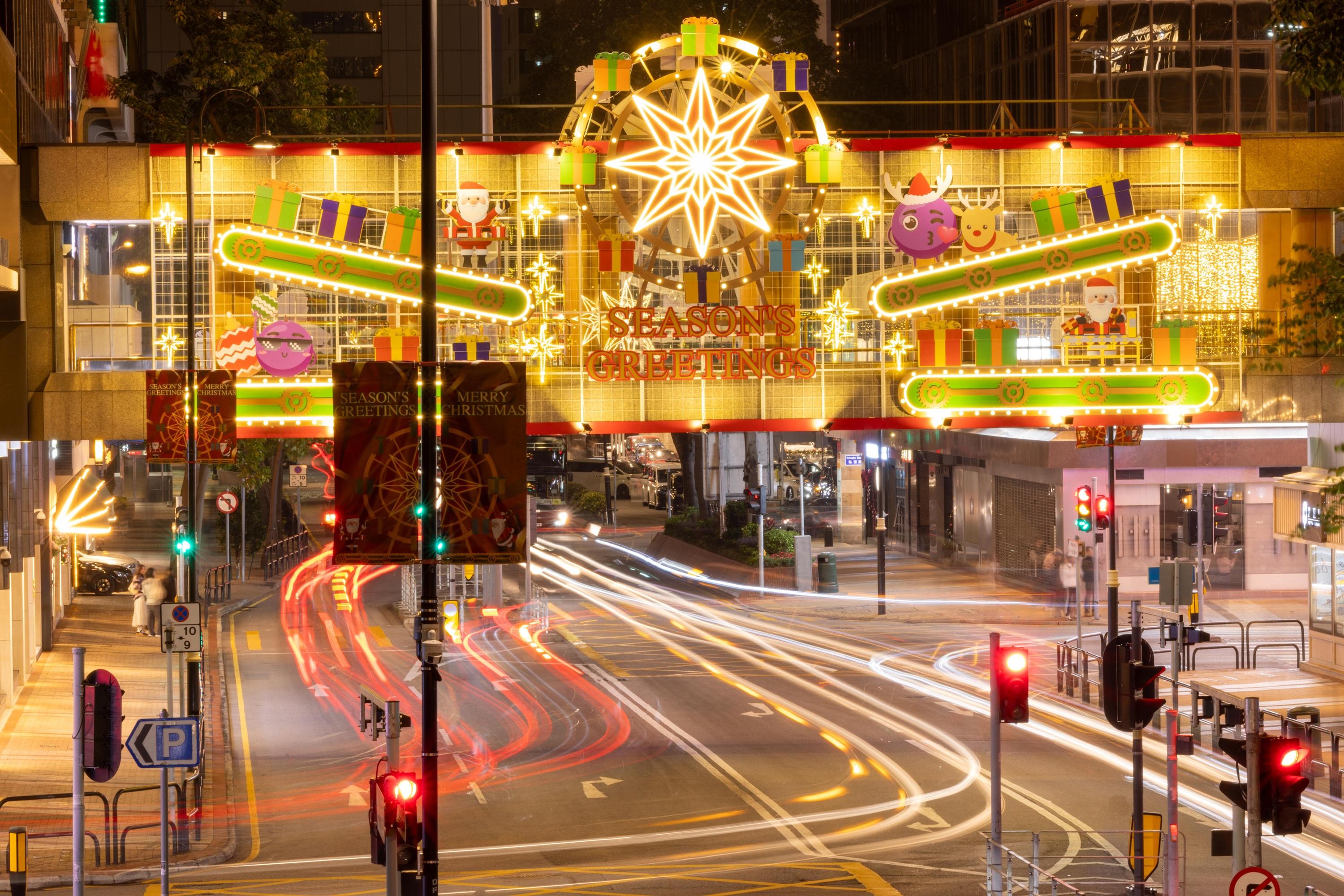 「提子聖誕之路」今年亦會繼續推出,由梳士巴利道起經百週年紀念花園至帝國中心。(警務處提供)