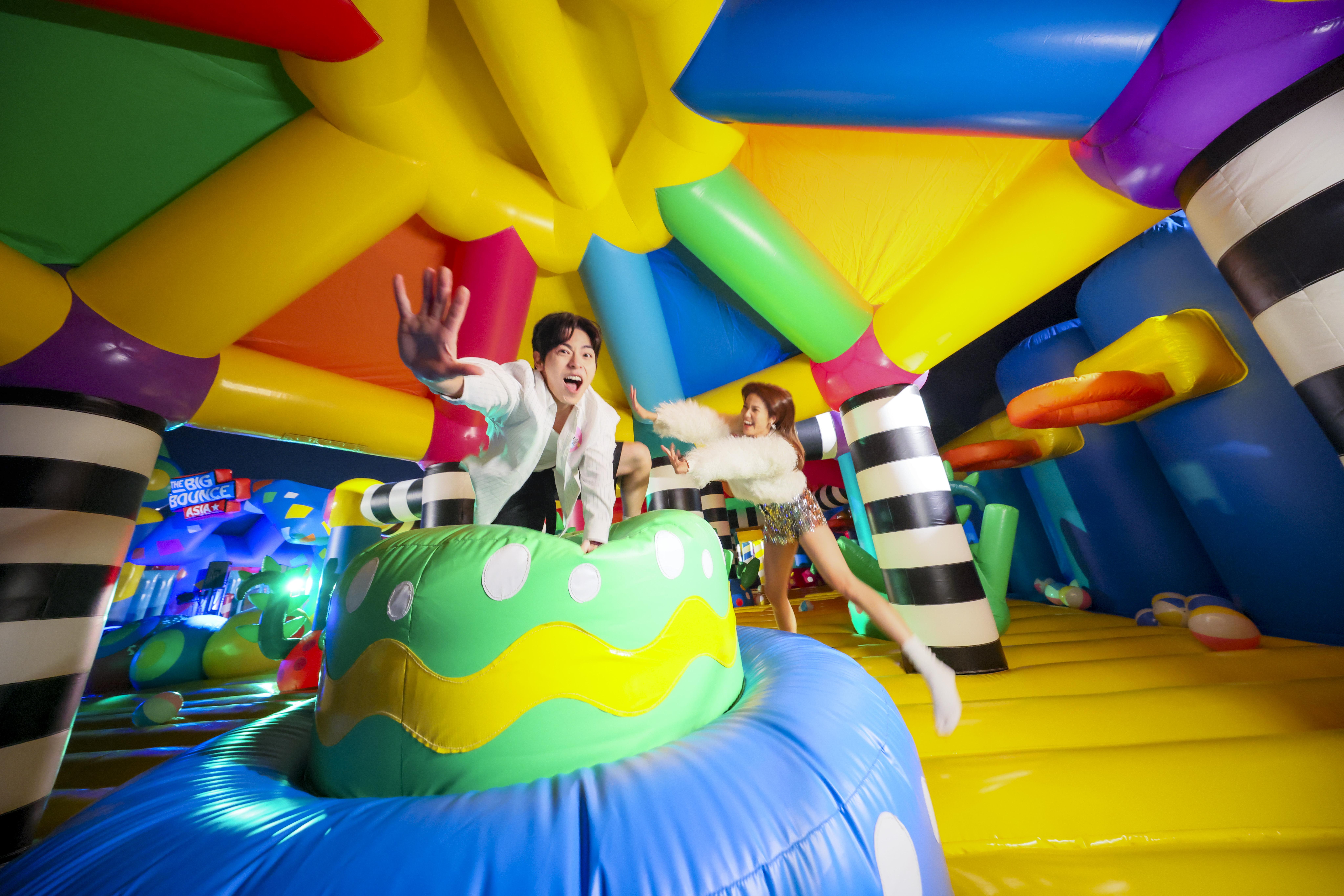 新增「黑夜大童玩樂」時段,一家大小都可以享受晚間彈跳的樂趣