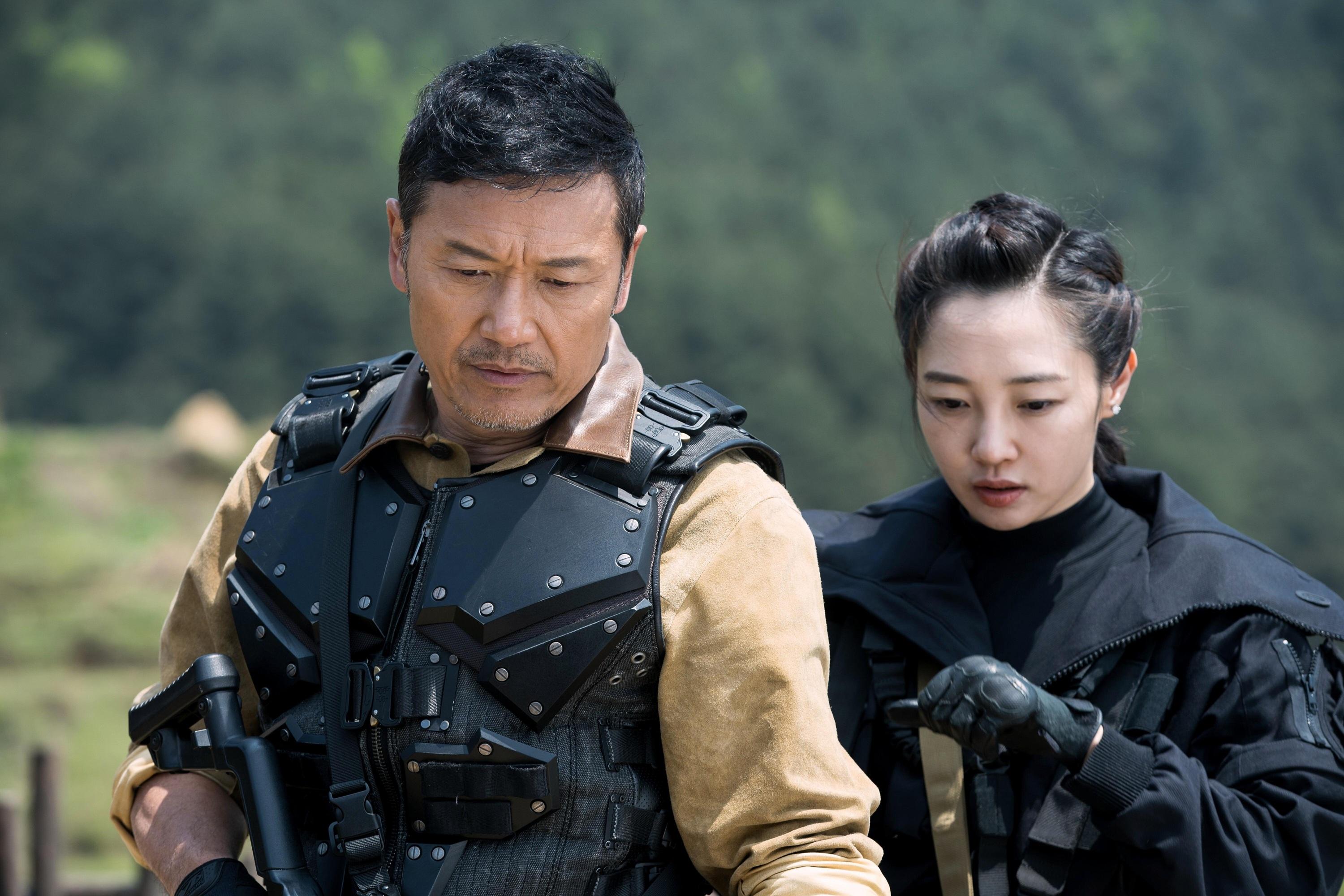 苗僑偉(飾 Ken)、白百何(飾 Galie).都是現代人的新角色。(《尋秦記》劇照)