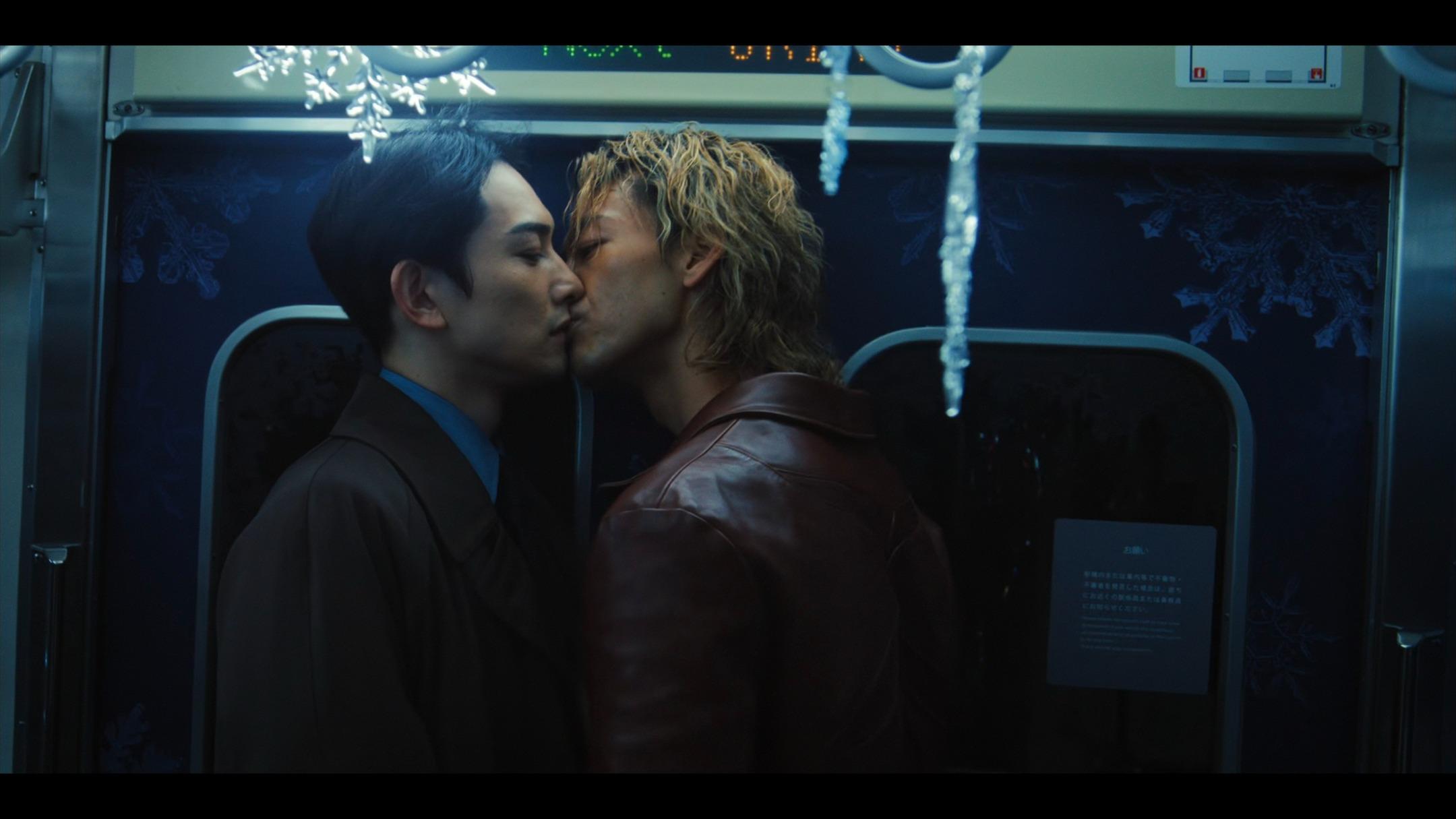 竹內涼真、町田啟太在電車內的肉緊咀戲唯美浪漫。