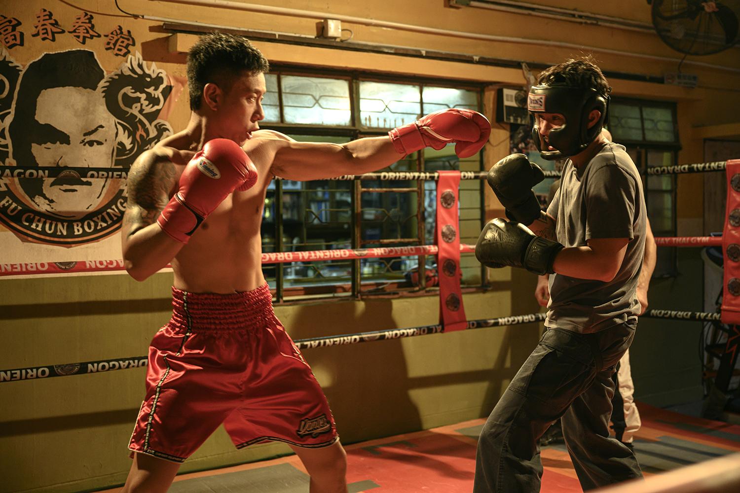 張繼聰與朱栢康一起為《金童》操肌,互相支持。