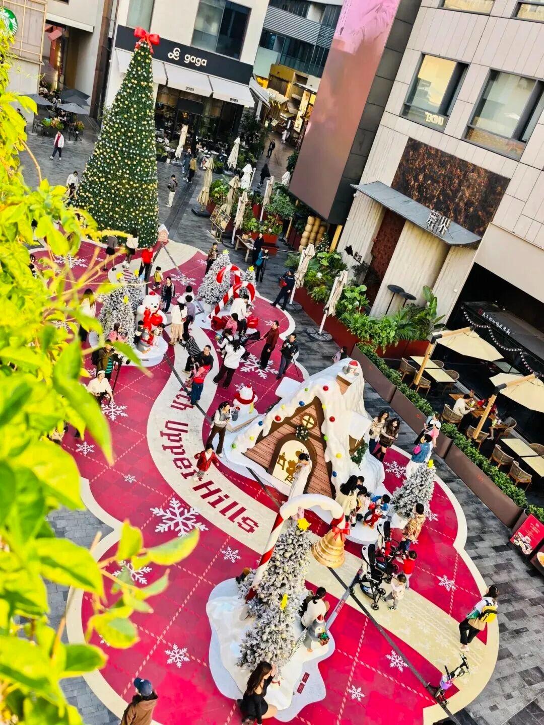 深業上城是深圳有名的LOFT小鎮,異國風情建築加上冬日「飄雪」,可有置身於外國的感覺?(圖片來源:深圳南山文旅官方公眾號)