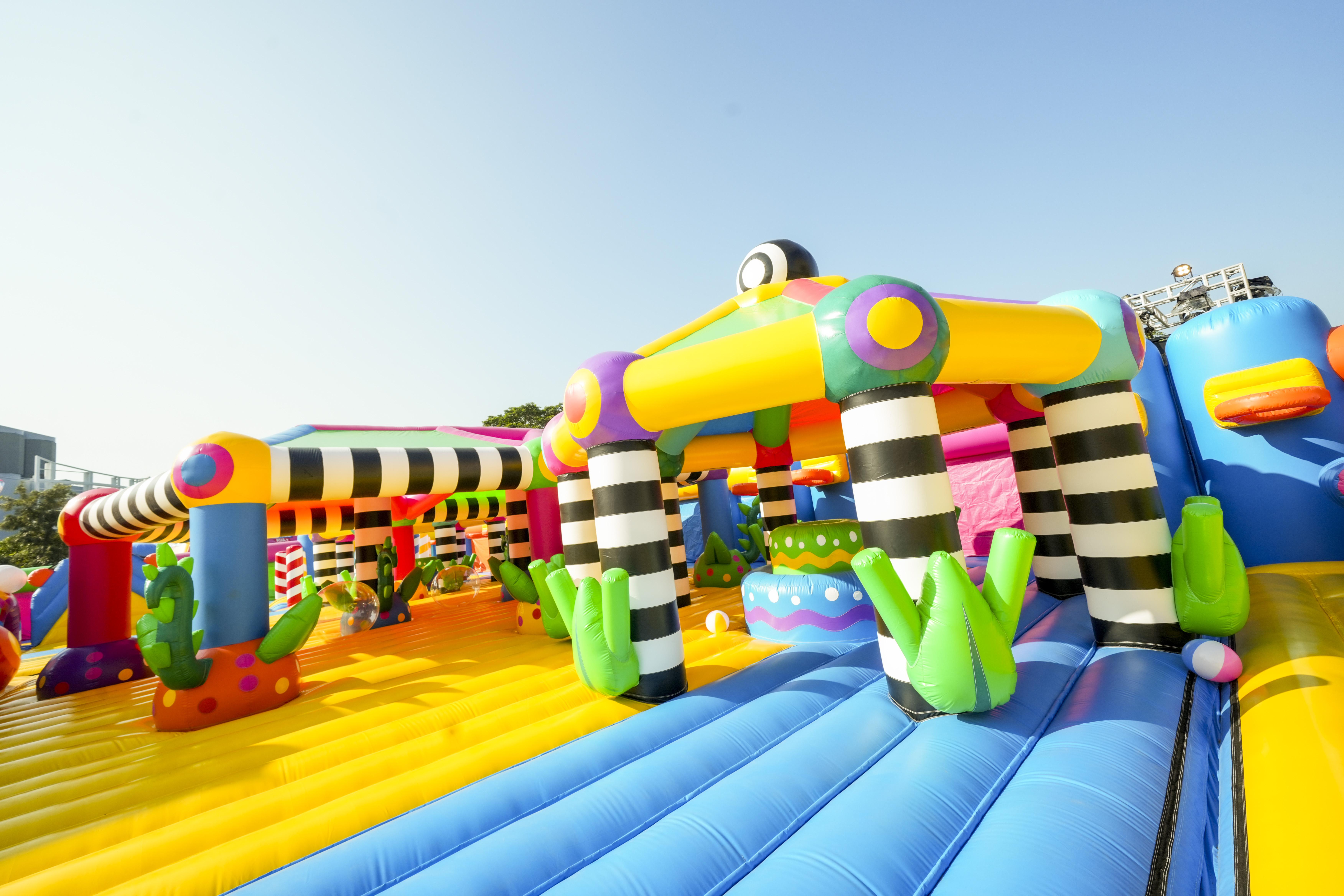 競技籃球場、攀爬塔、多項球類運動、巨型滑梯及波波池