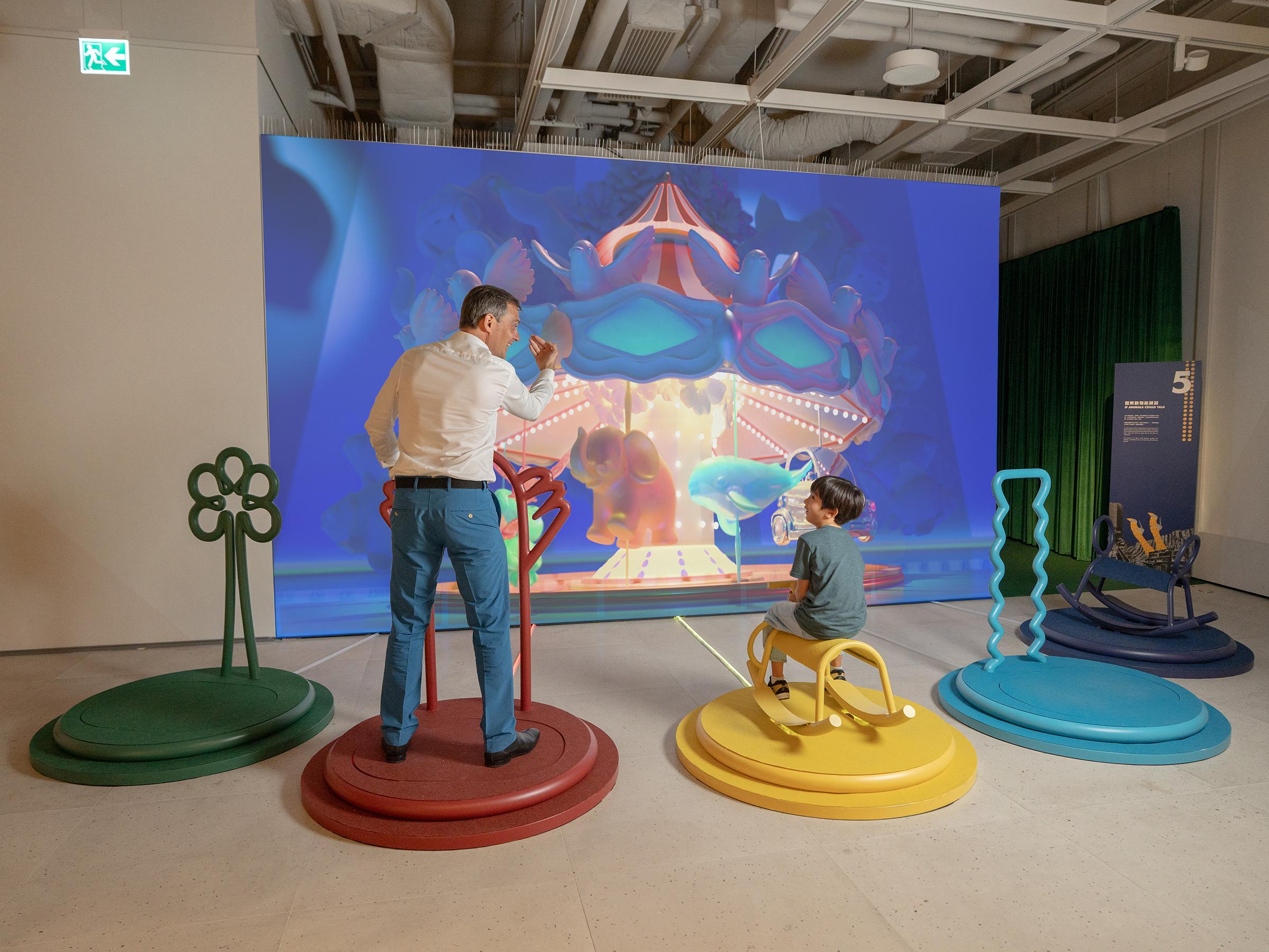 由本地科技藝術團隊The Collective 及視覺藝術家Ruby Maky創作的互動裝置《平衡的和諧》,由螢幕中的巨型迴轉木馬以及現實展場中出現的五組分別代表天空、海洋、陸地、植物、人類的平衡裝置組成。