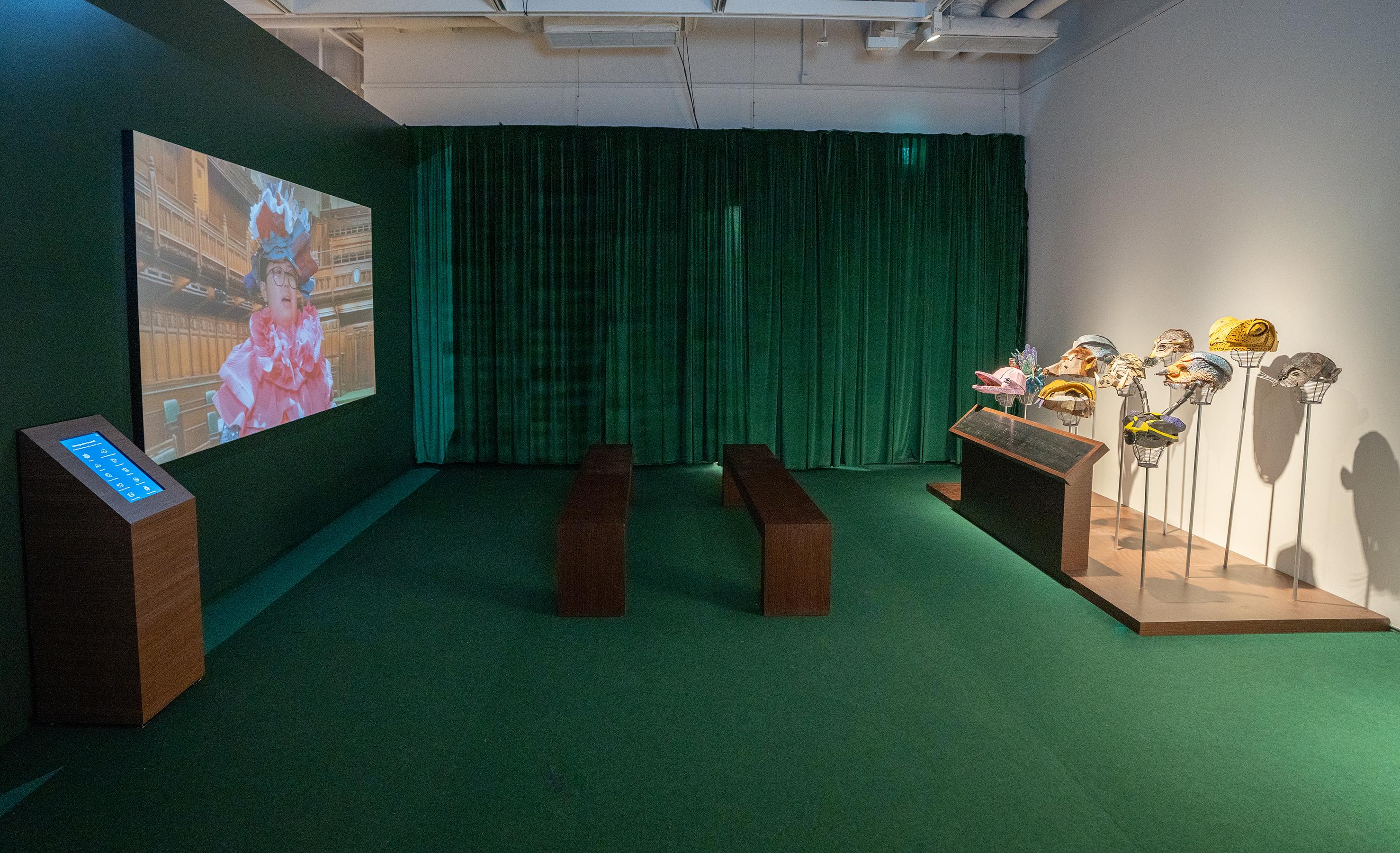 來到《共生議事廳》,一同用心傾聽成為代議事的十一種都市中不同的「動物鄰居」,展示了 11 件動物頭飾,在短片中,動物在擁有自己的聲音,能夠發聲時,會表達什麼想法和需求?