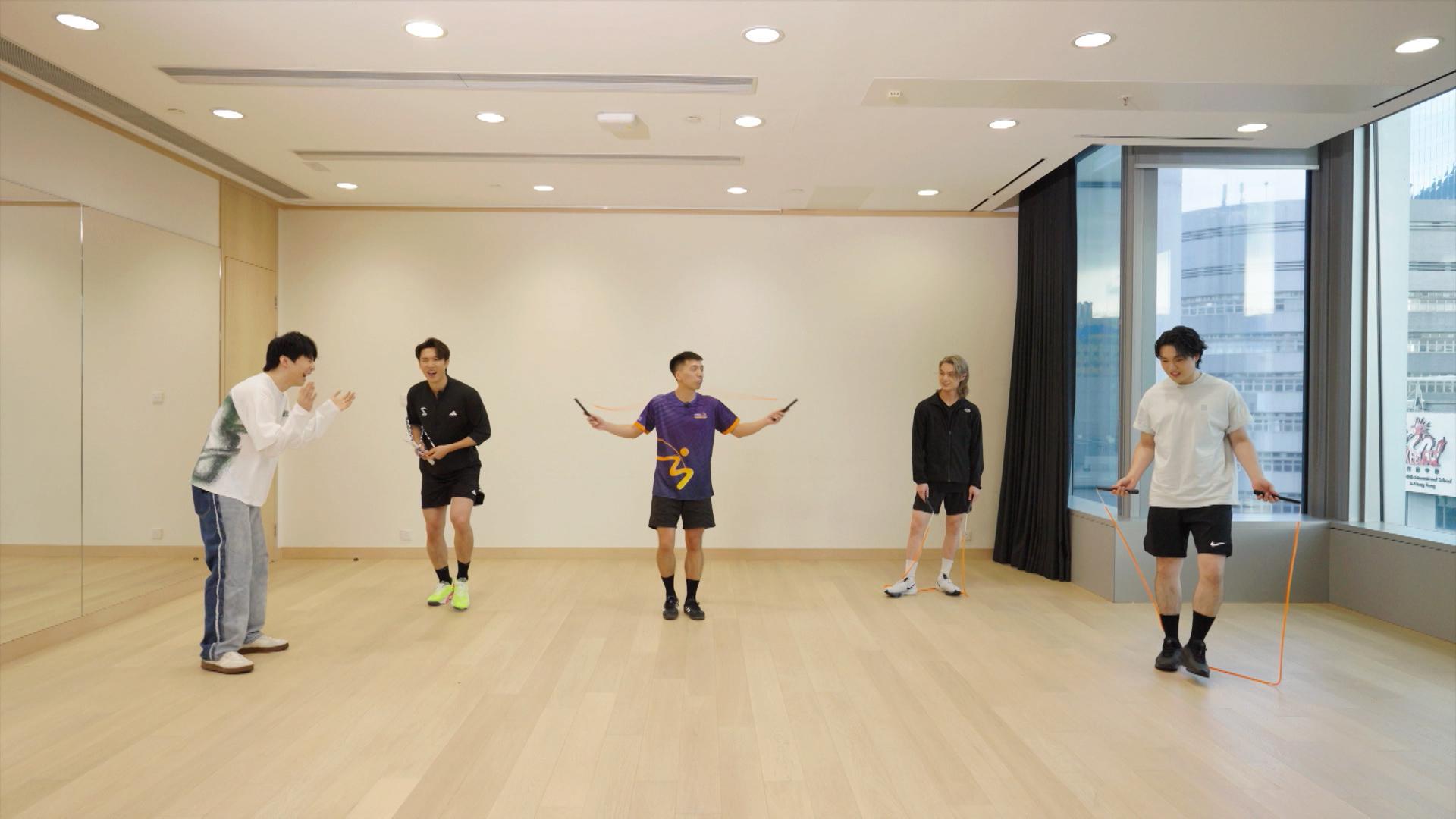 Ian、Jer、Stanley和Tiger學花式跳繩。