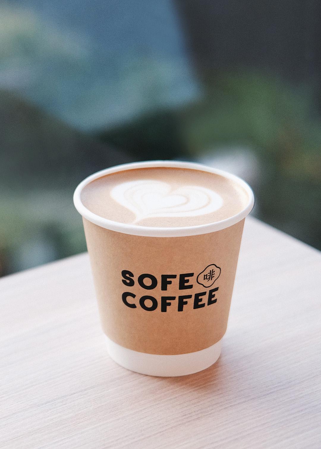 素啡工場現場提供多款即沖熱啡飲品,包括多款燕麥奶咖啡及聖誕特飲。