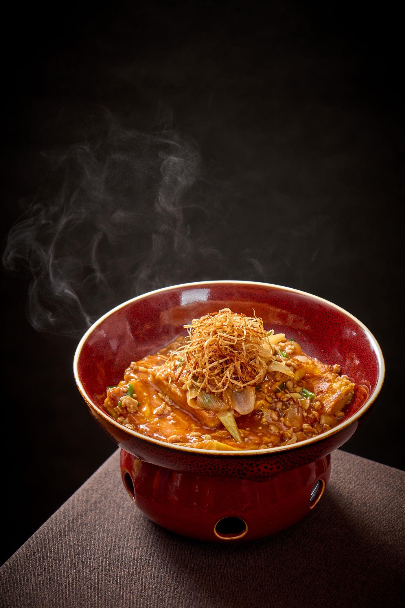 蔥燒肉末鍋塌豆腐($88)每片豆腐沾滿雞蛋香,五花肉末多汁,撈飯惹味。