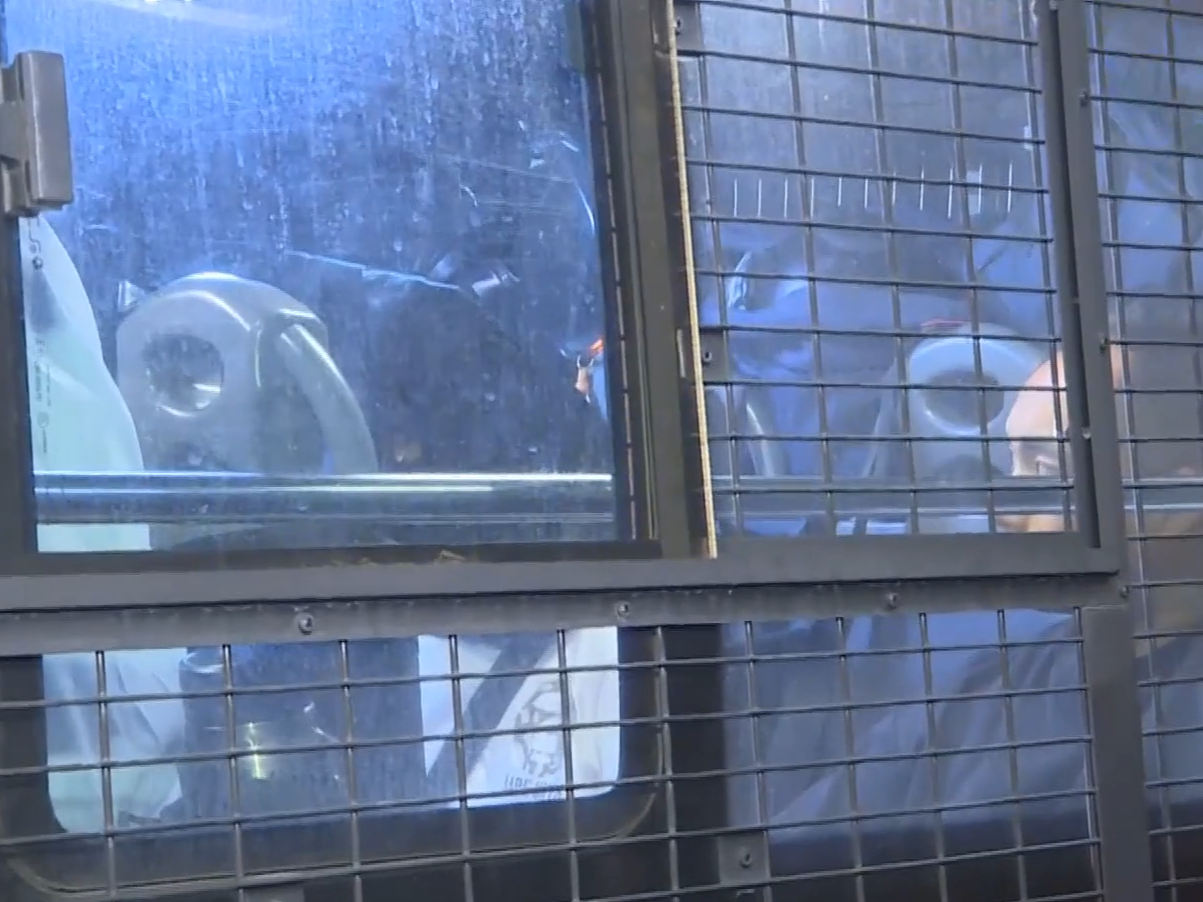 旺角路障七人車司機棄車逃遭制服,檢4000元依托咪酯另揭偷車。(有線新聞截圖)