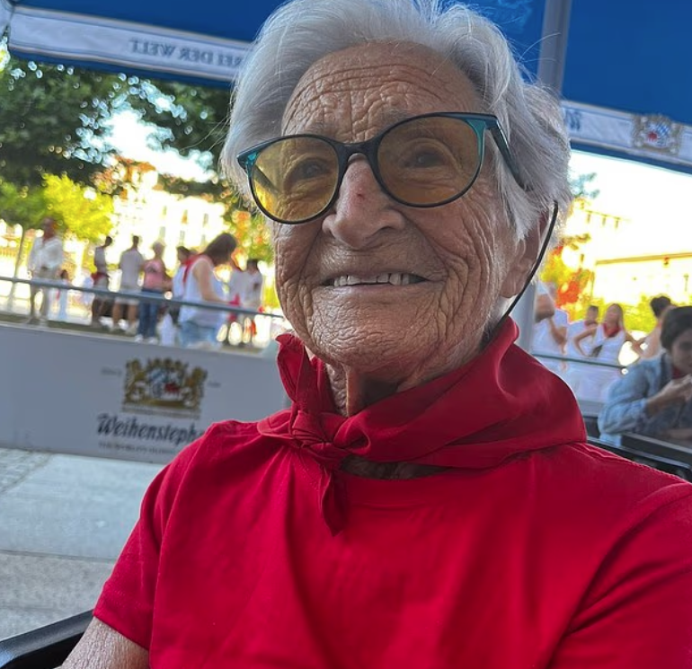 拉薩每日做gym舉鐵,誰看得出她已經101歲?(互聯網)