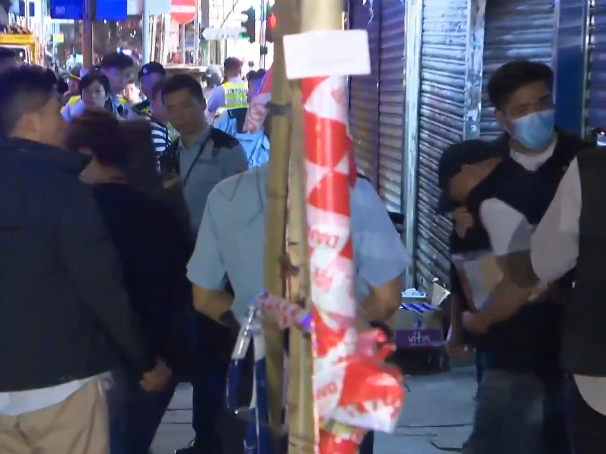 警旺角冚毒窟檢值8.9萬元毒品拘13人。(有線新聞截圖)