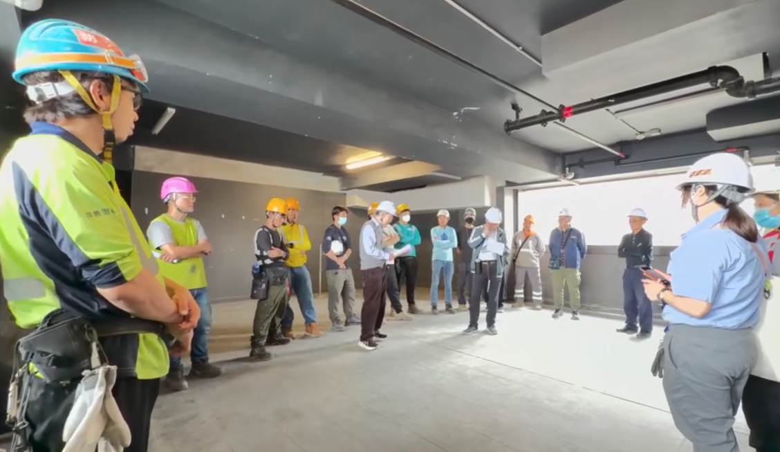 大埔宏福苑五級大火造成至少159人死亡,地盤代表向工友頒布「禁煙令」(Threads影片截圖)