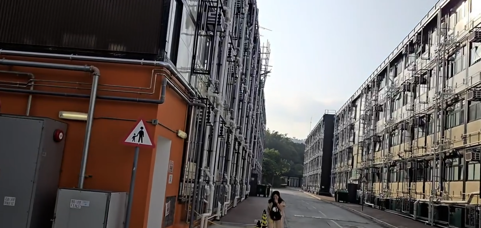 已搬至新田過渡屋居住的災民指今早再走火警,慶幸無人受傷。(Threads影片截圖)