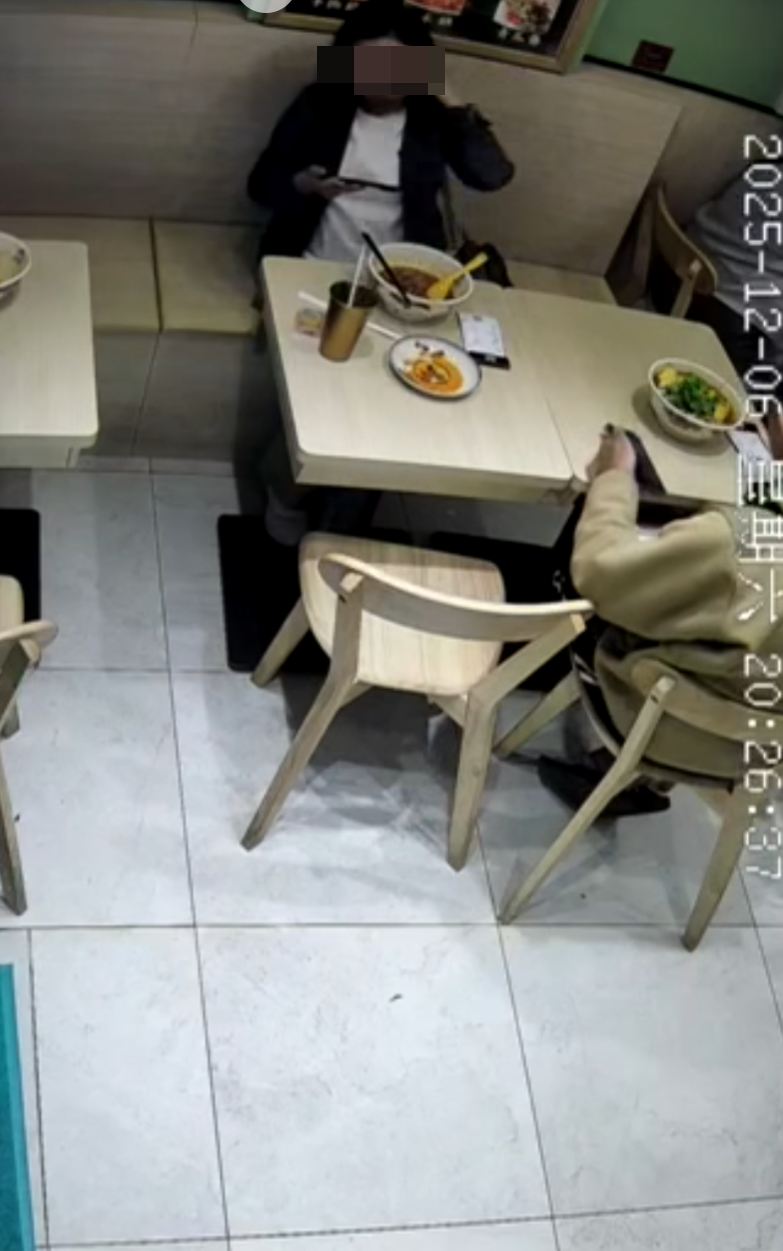 馬鞍山一間米線店一名女子涉食84元「霸王餐」後走數,被店方公開閉路電視截圖同時,亦附上了一張顯示「已付款收據」的收據。(facebook群組「沙田/馬鞍山之友」)