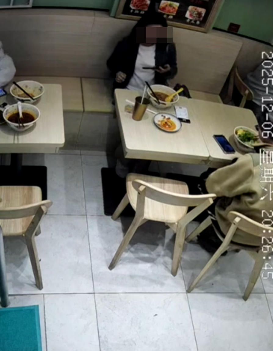 馬鞍山一間米線店一名女子涉食84元「霸王餐」後走數,被店方公開閉路電視截圖同時,亦附上了一張顯示「已付款收據」的收據。(facebook群組「沙田/馬鞍山之友」)