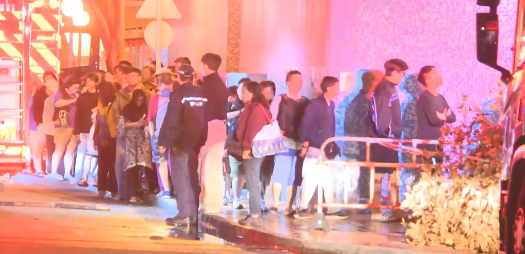 天水圍天澤邨單位起火(有線新聞片段截圖)