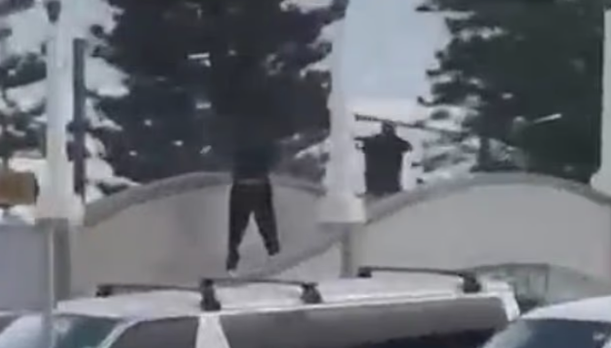 有片段拍到懷疑槍手。(互聯網)